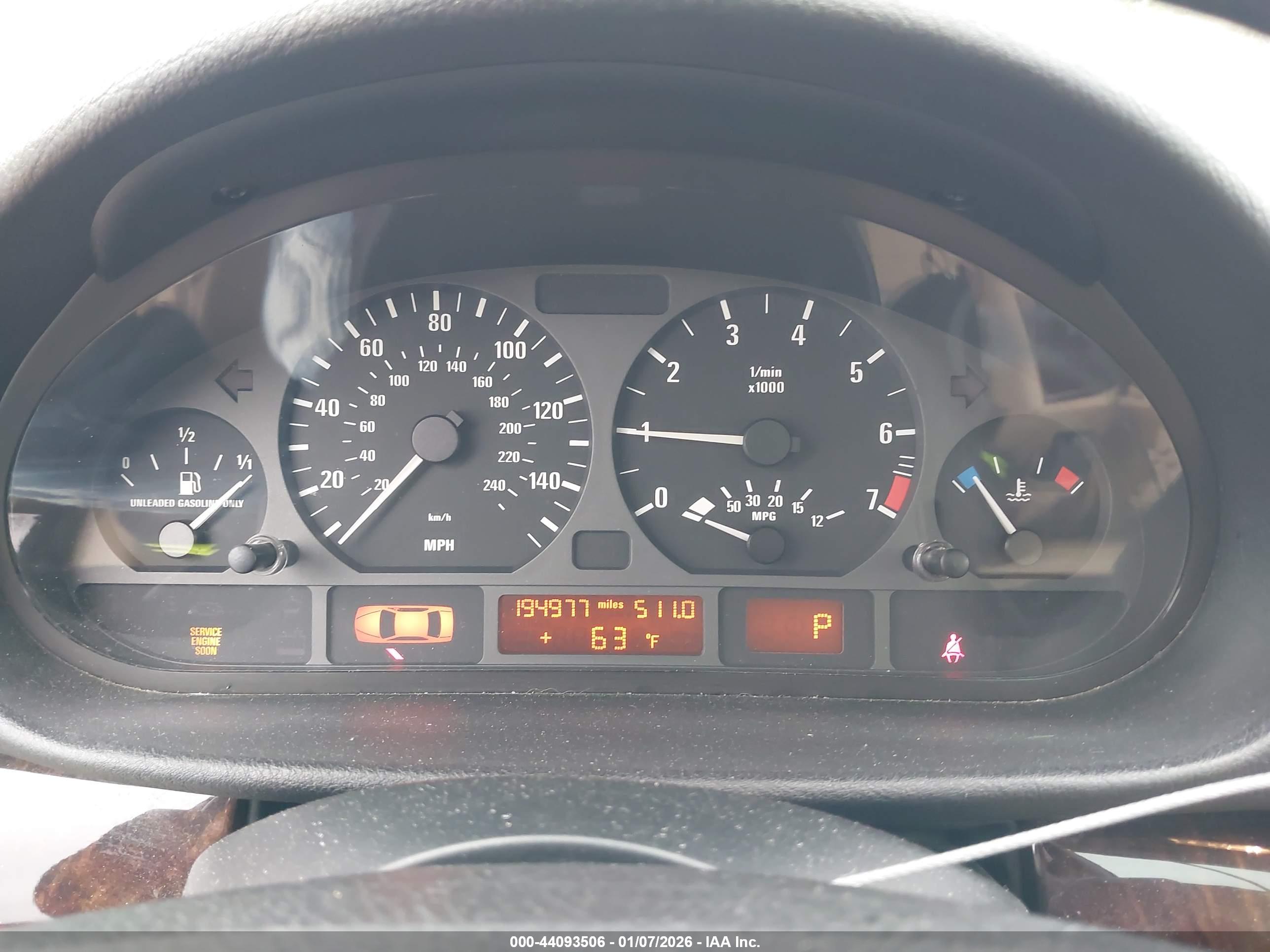 BMW 325I image 7