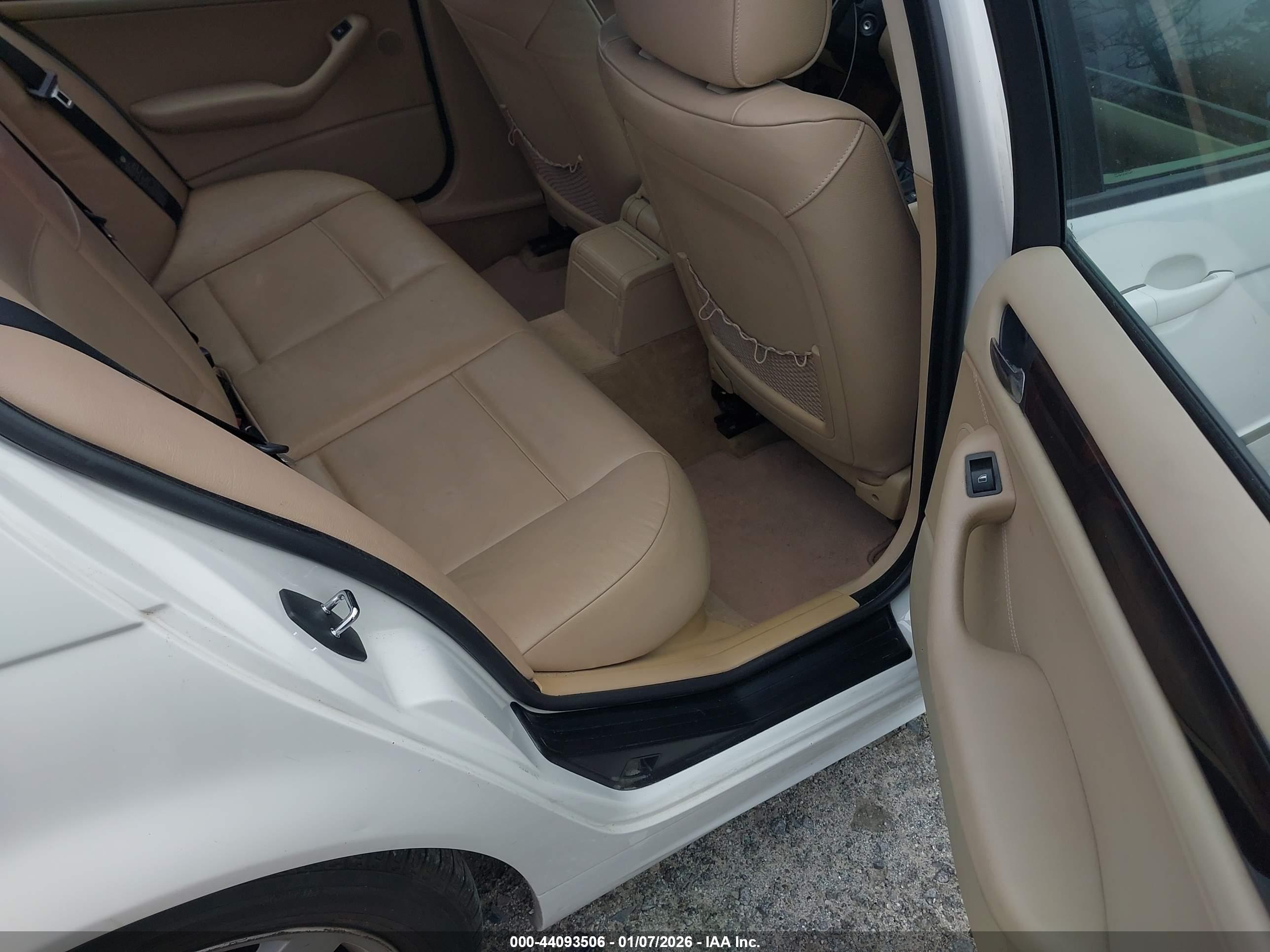 BMW 325I image 8