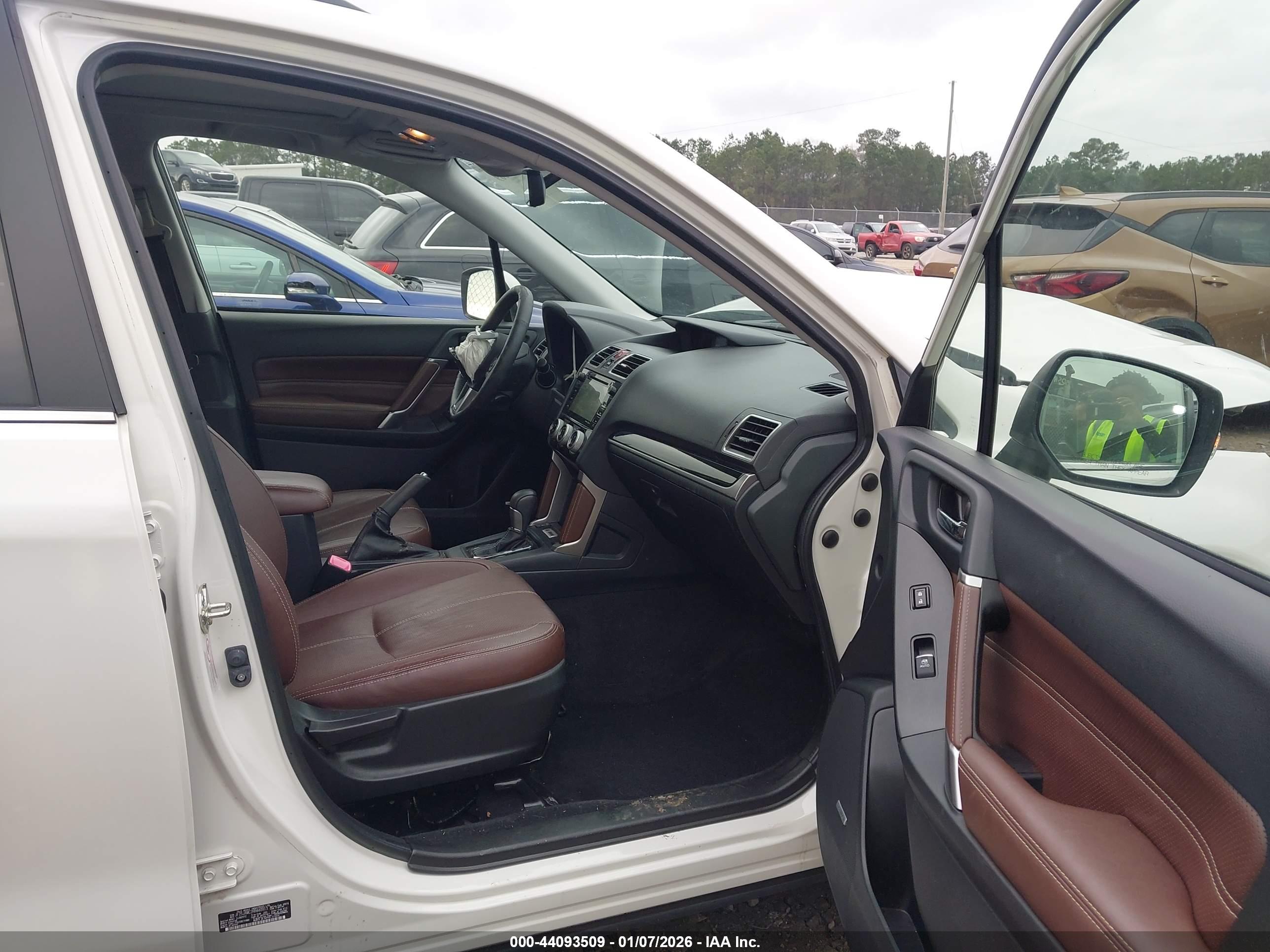 SUBARU FORESTER image 5
