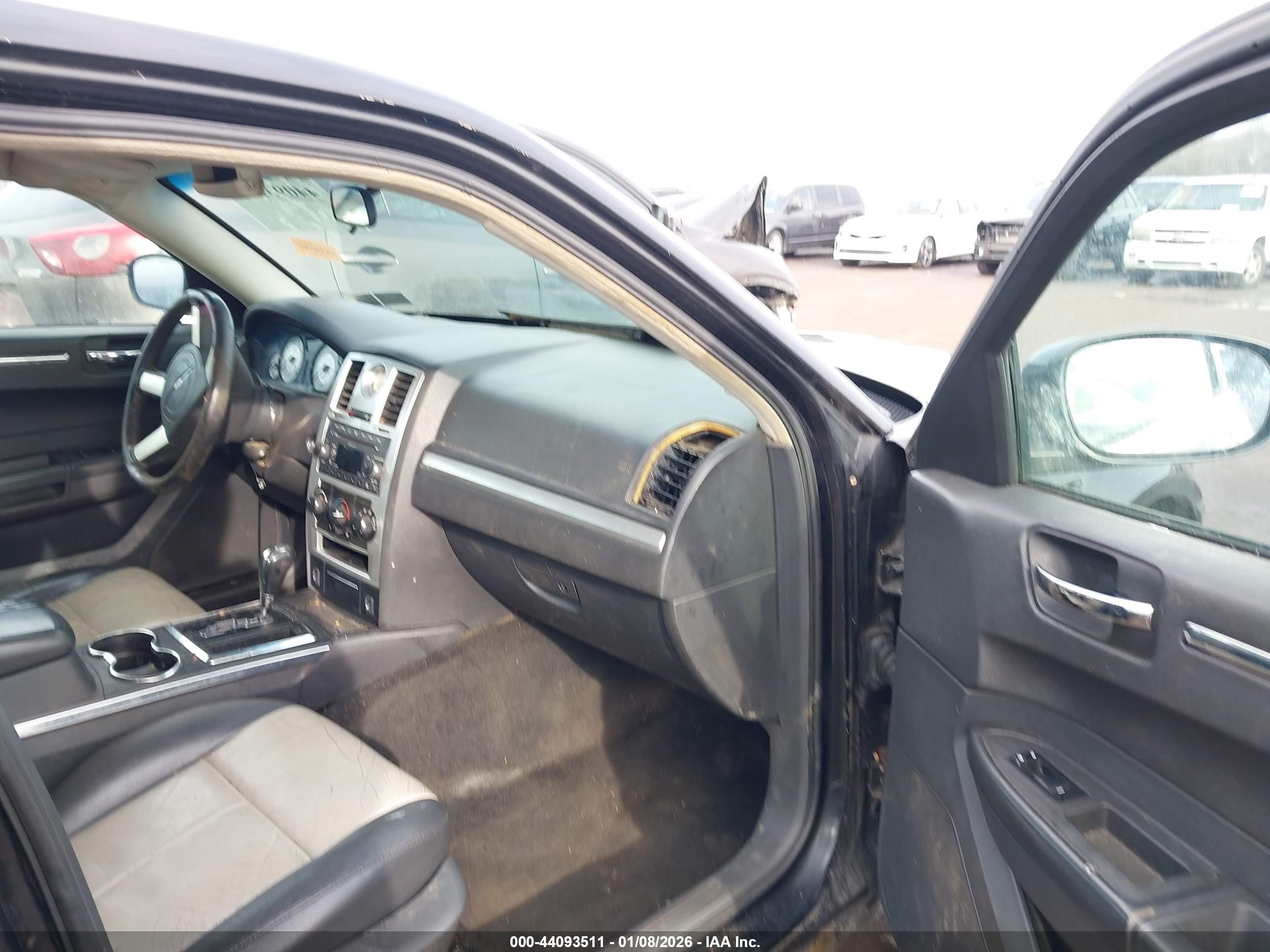 CHRYSLER 300 image 5