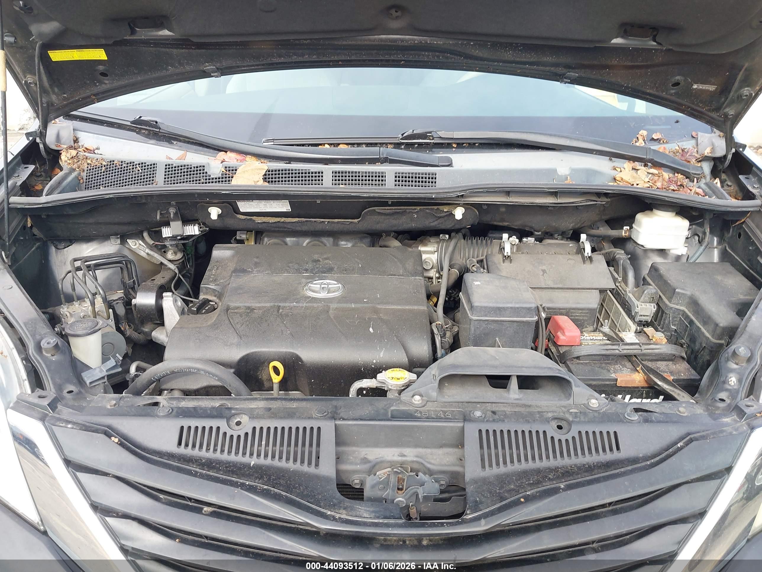 TOYOTA SIENNA image 10