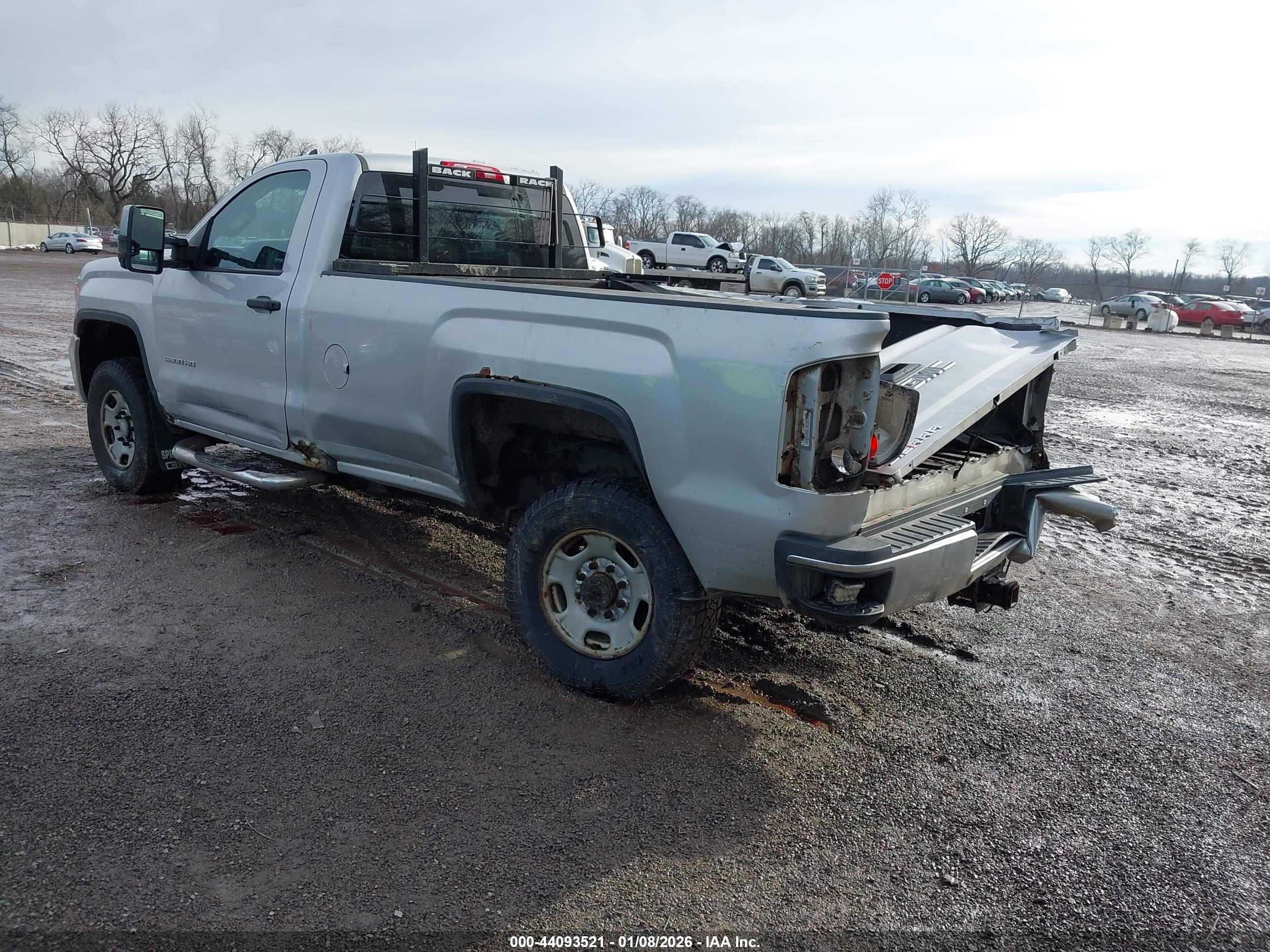 GMC SIERRA image 3