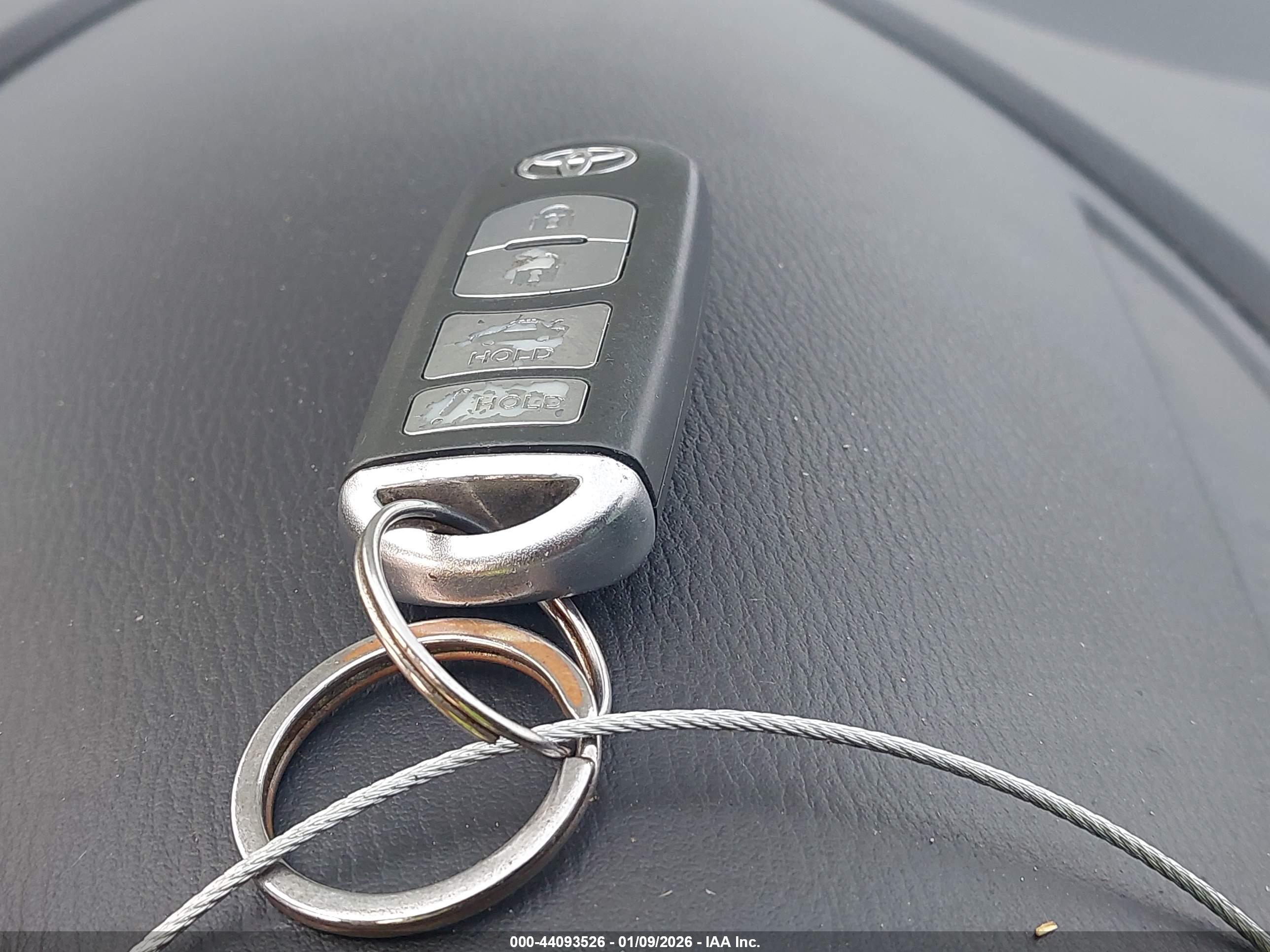 TOYOTA YARIS image 11