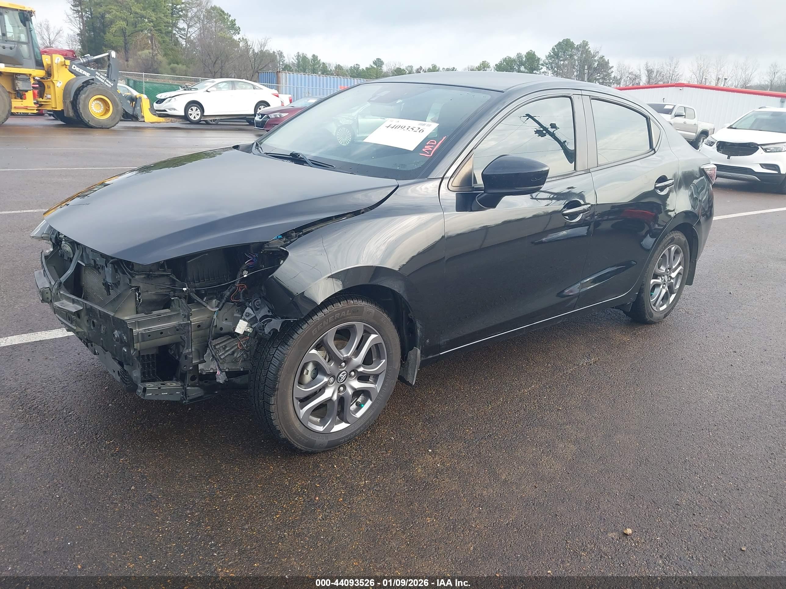 TOYOTA YARIS image 2