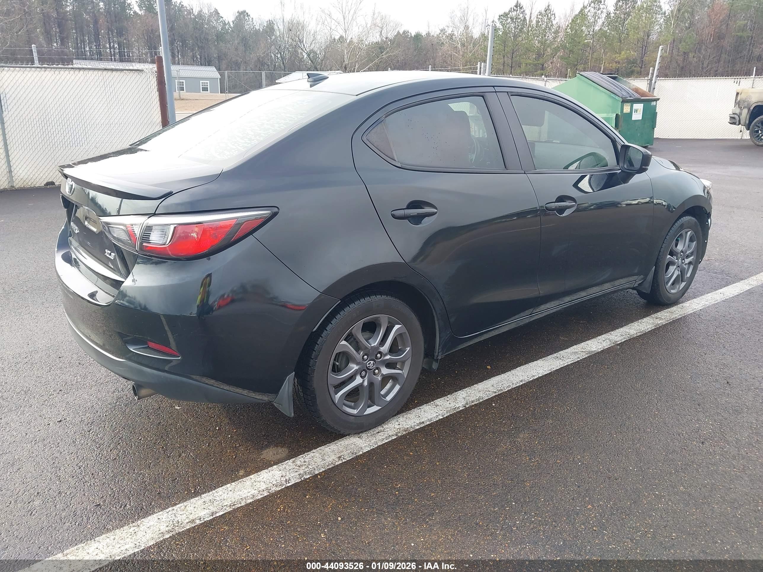 TOYOTA YARIS image 4