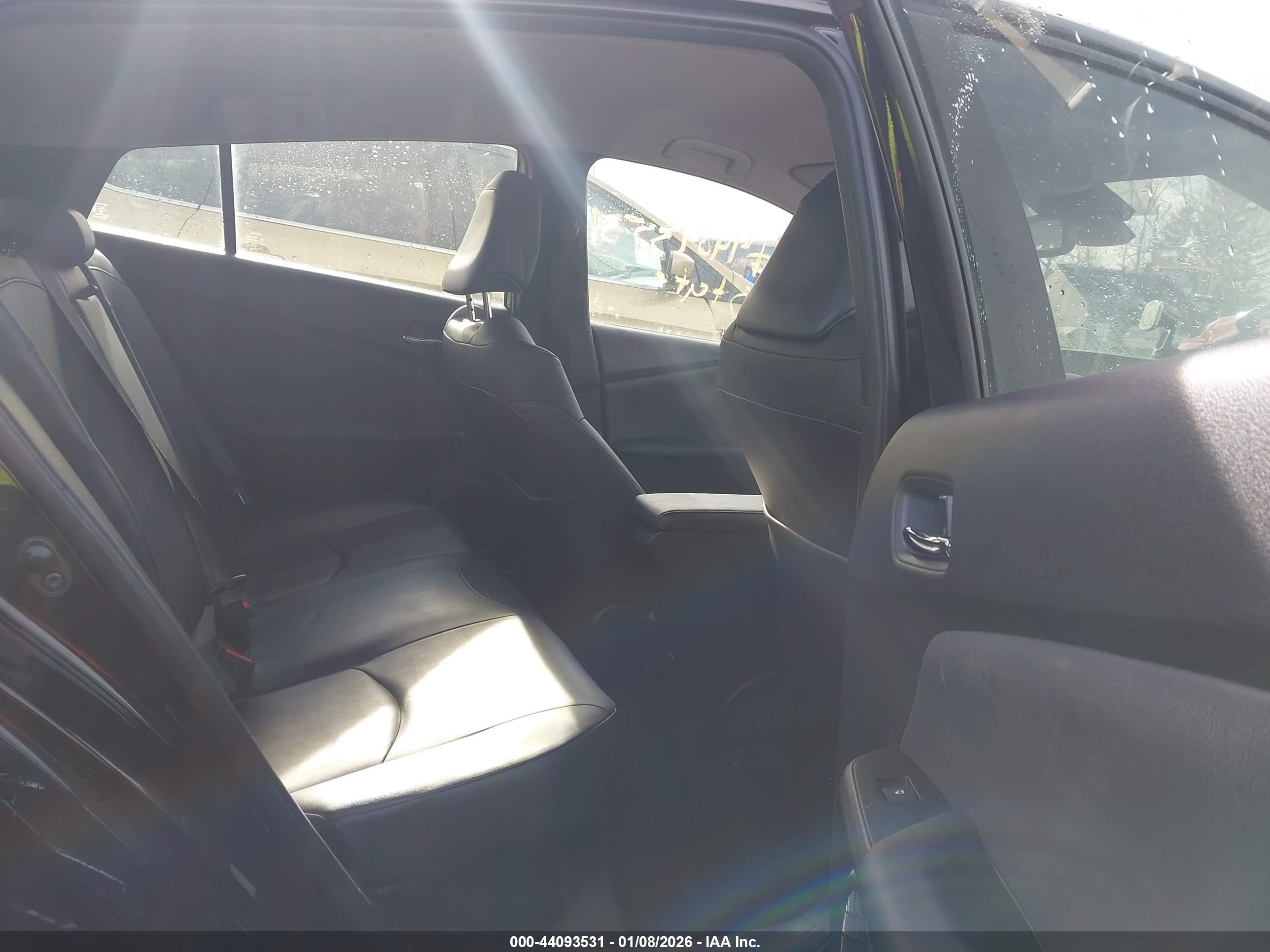 TOYOTA PRIUS image 8