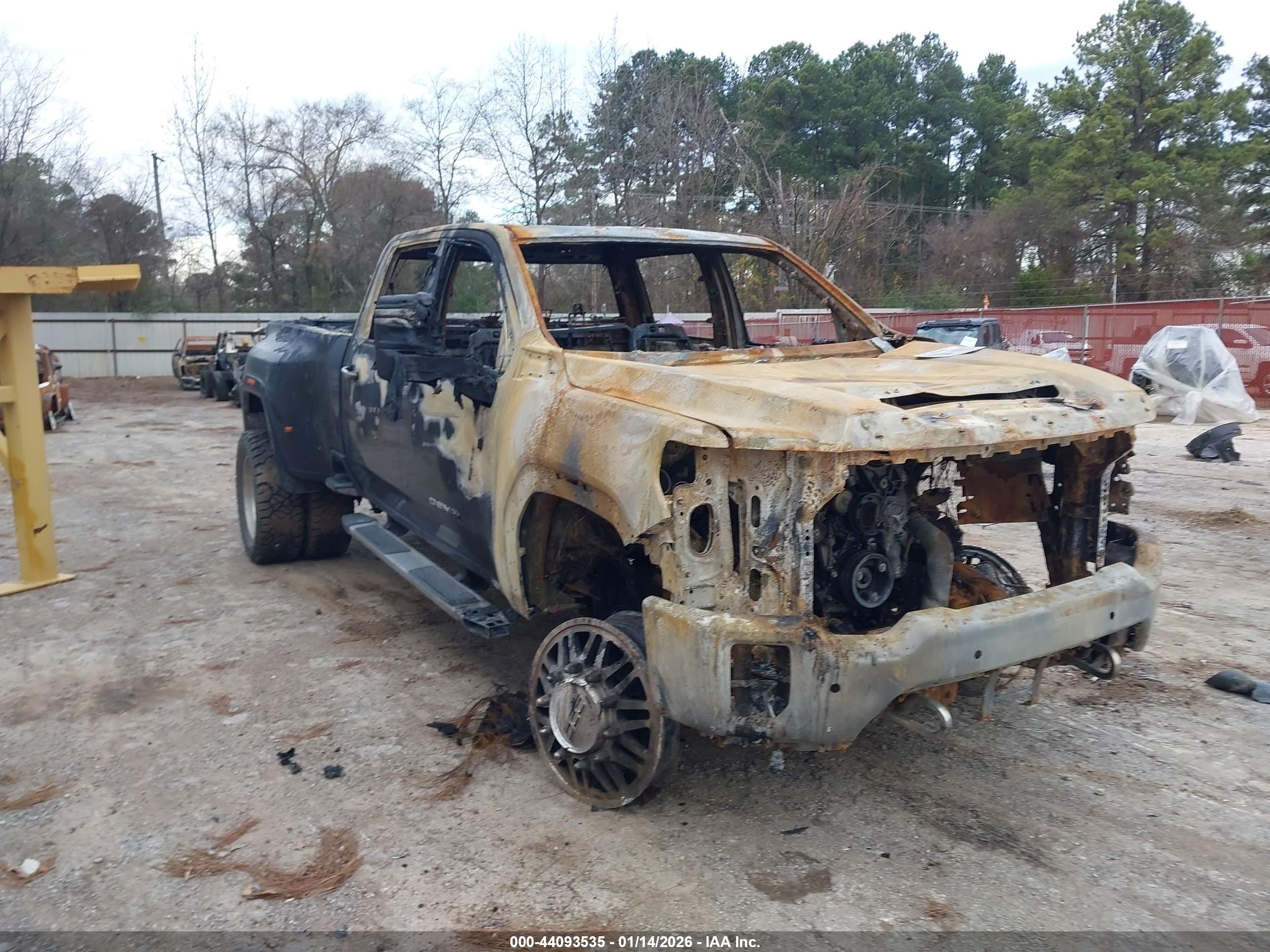 GMC SIERRA image 2