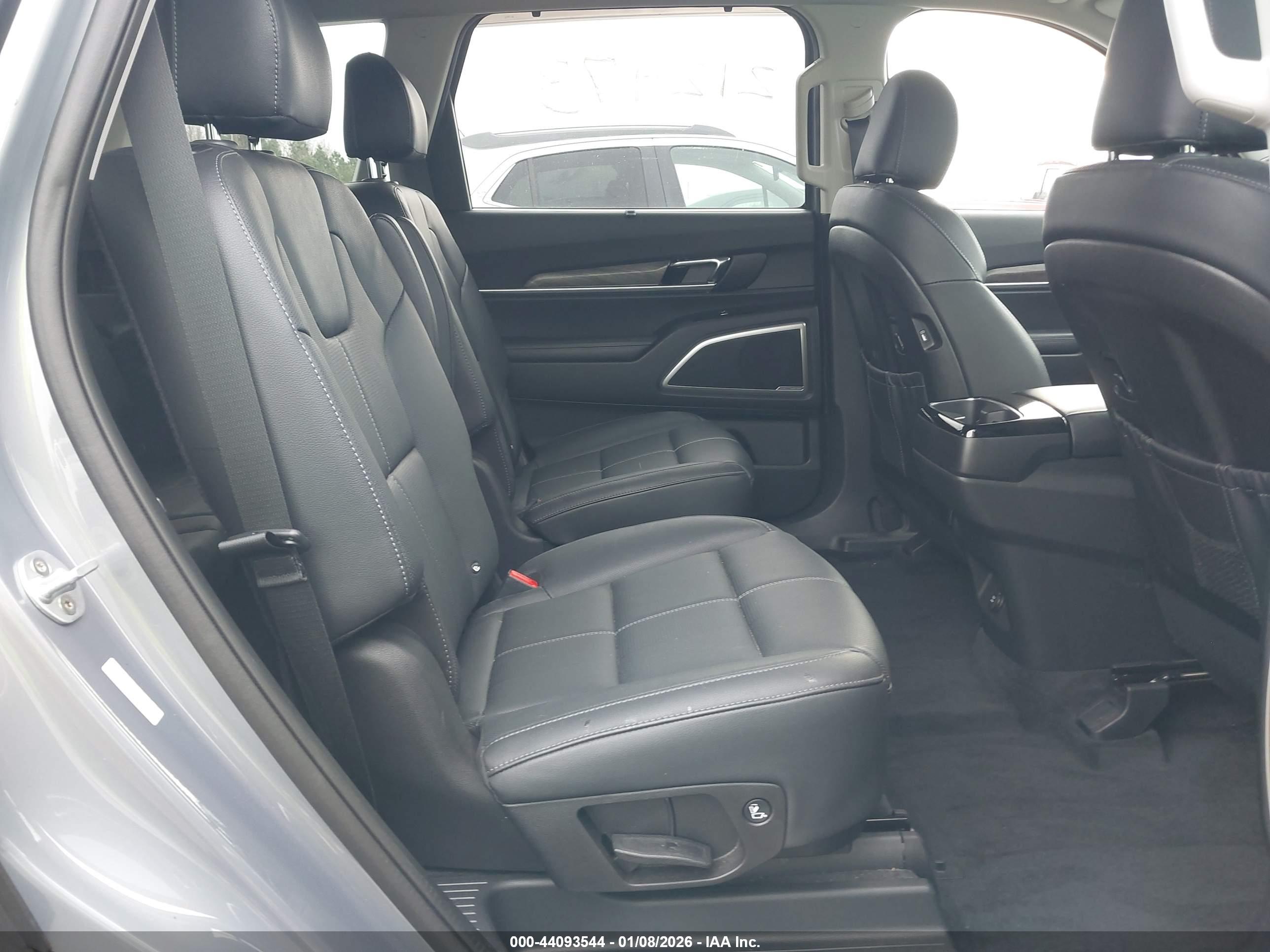 KIA TELLURIDE image 8