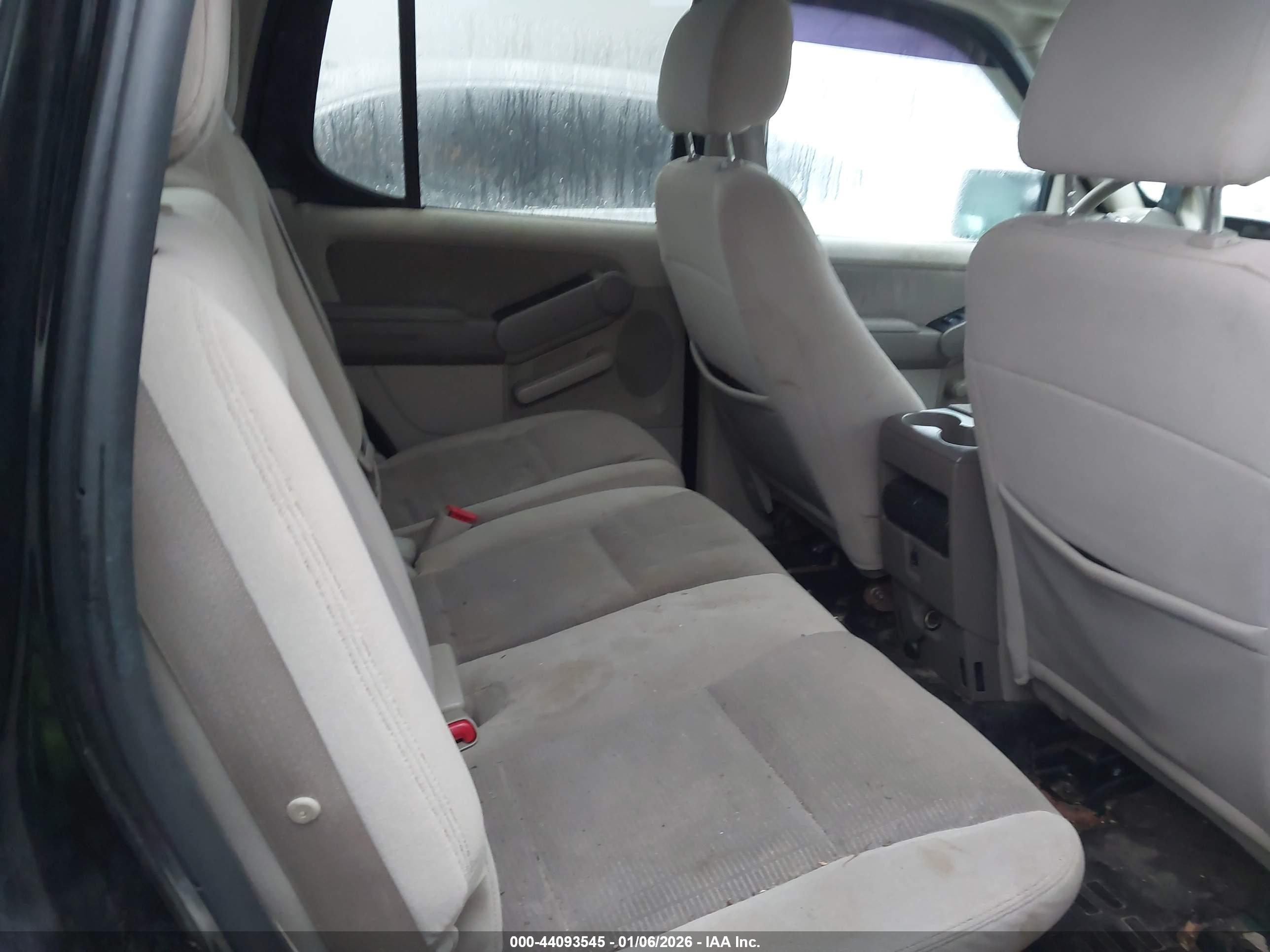 FORD EXPLORER image 8