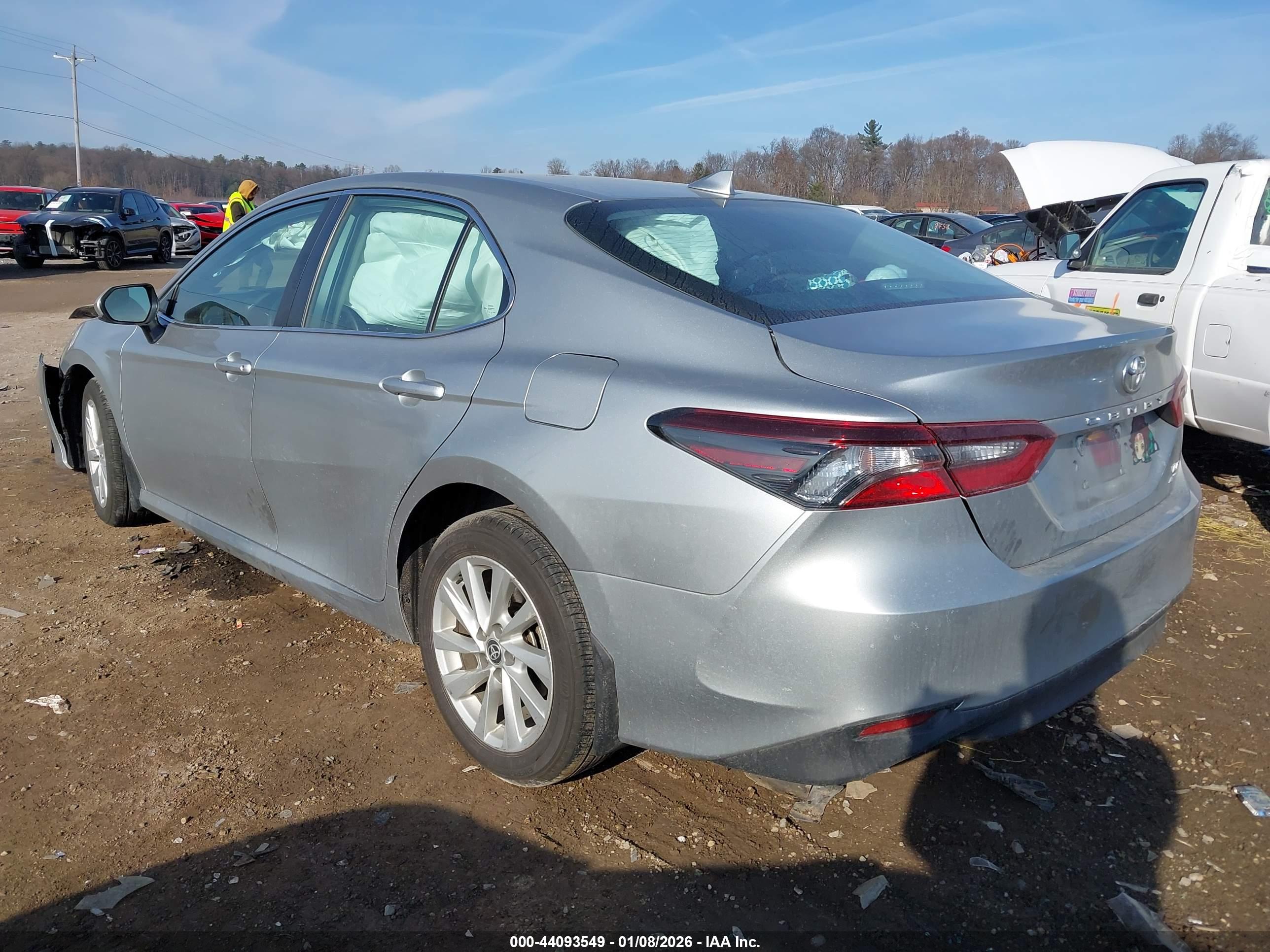 TOYOTA CAMRY image 3
