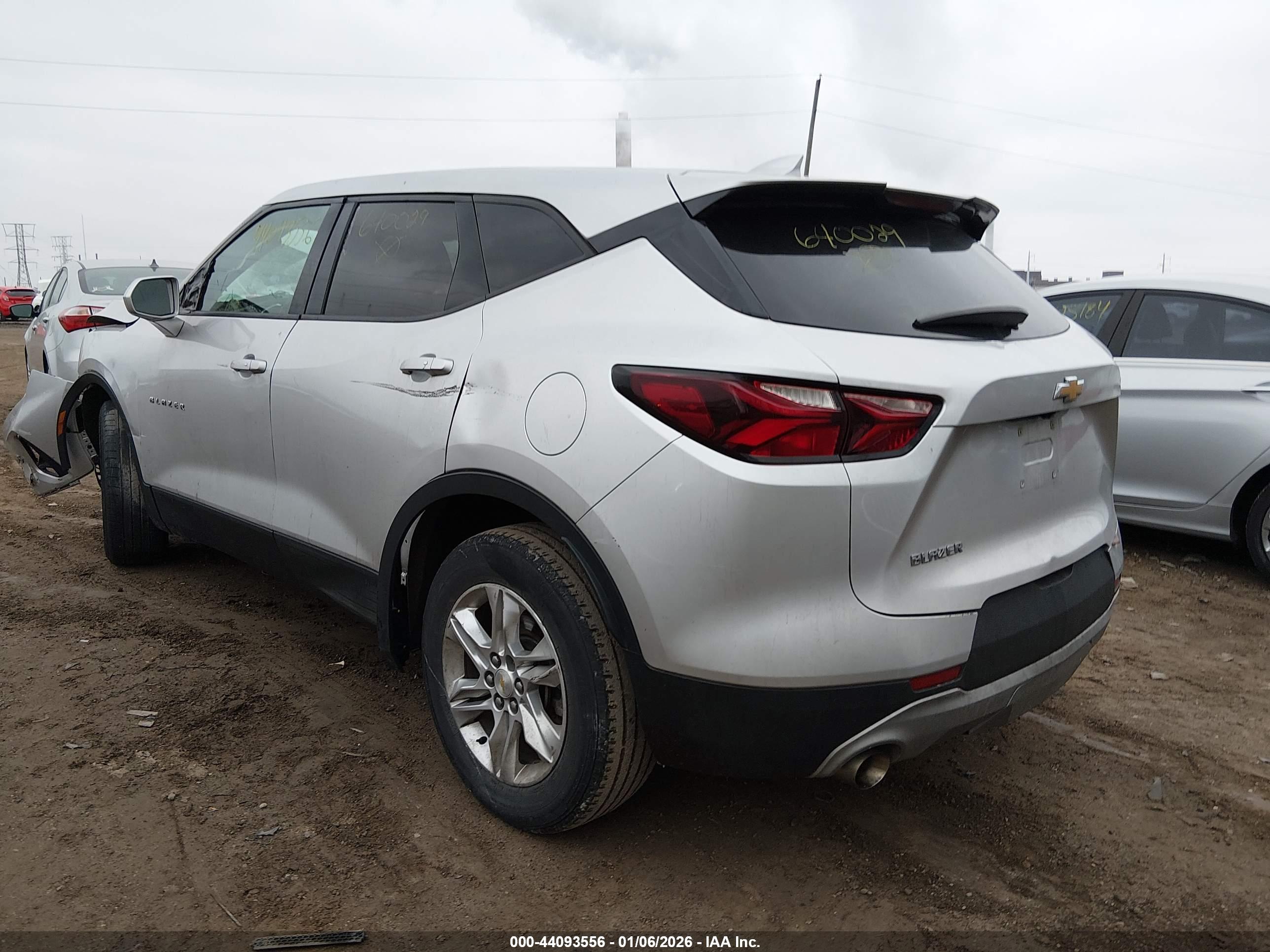CHEVROLET BLAZER image 3