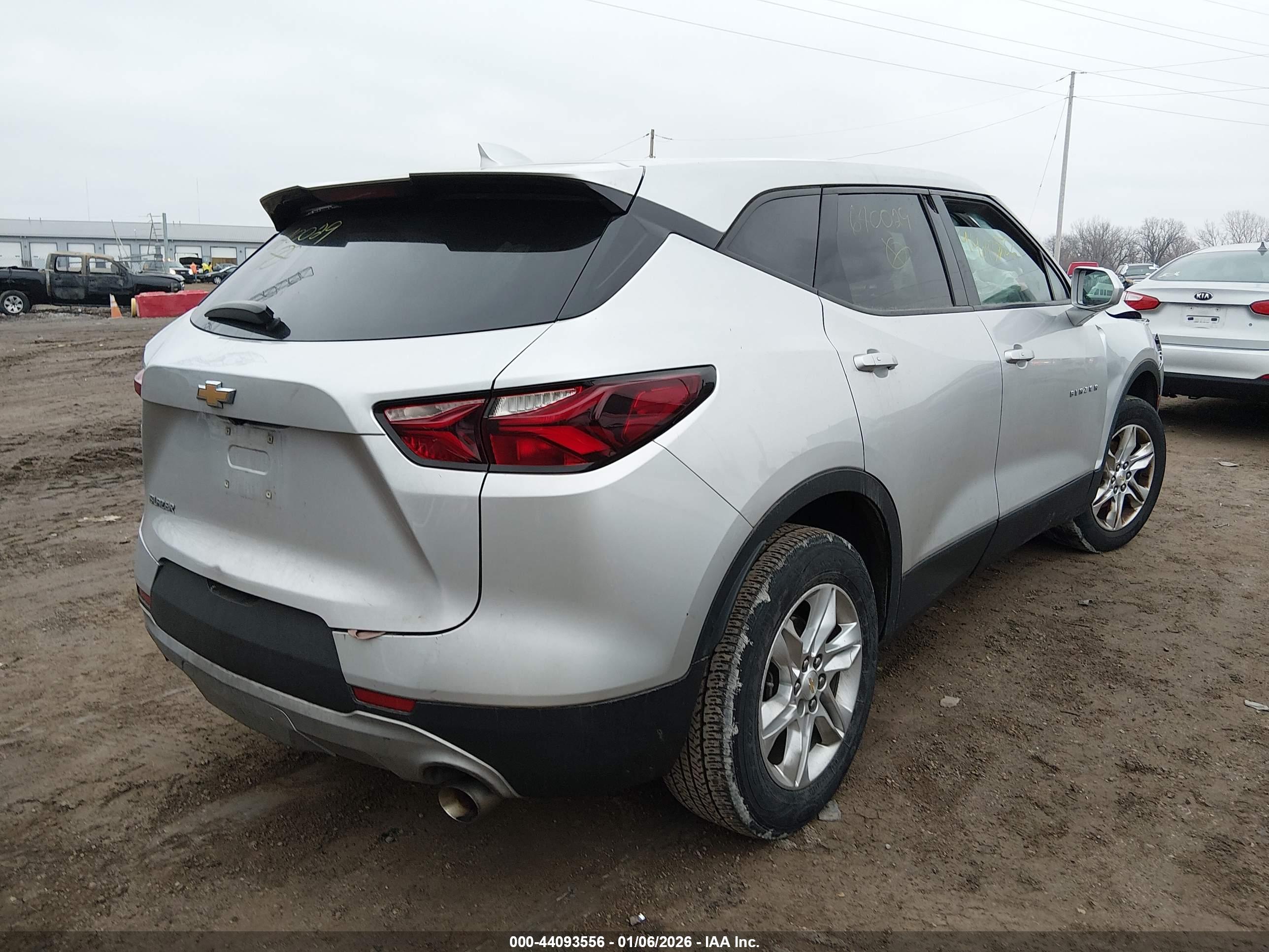 CHEVROLET BLAZER image 4