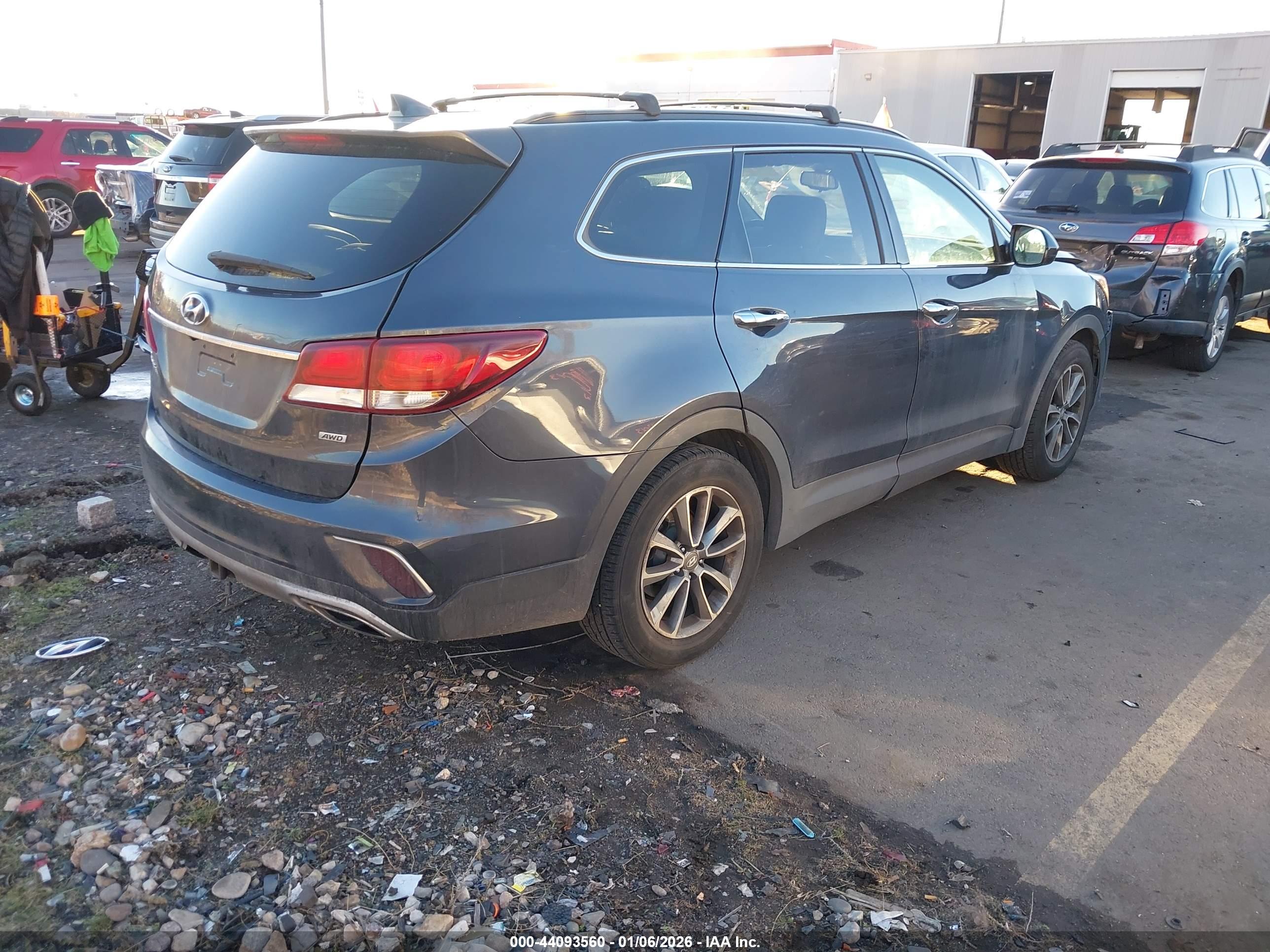 HYUNDAI SANTA image 4