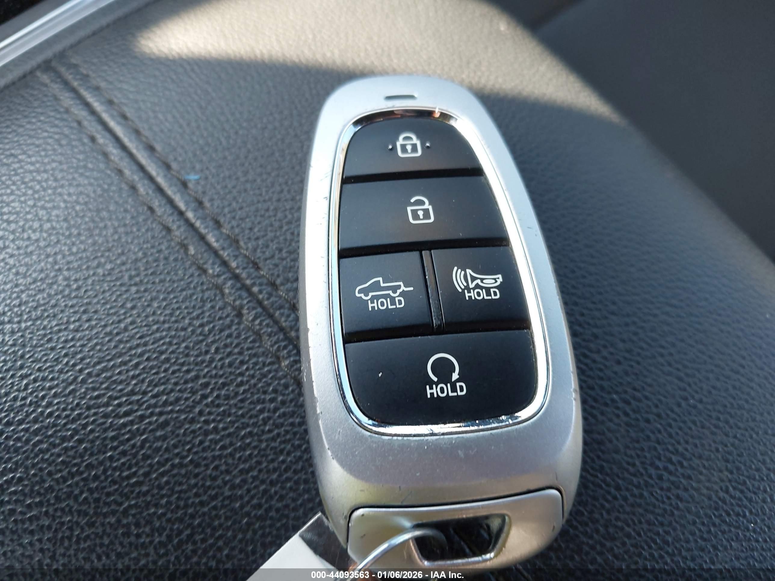 HYUNDAI SANTA image 11