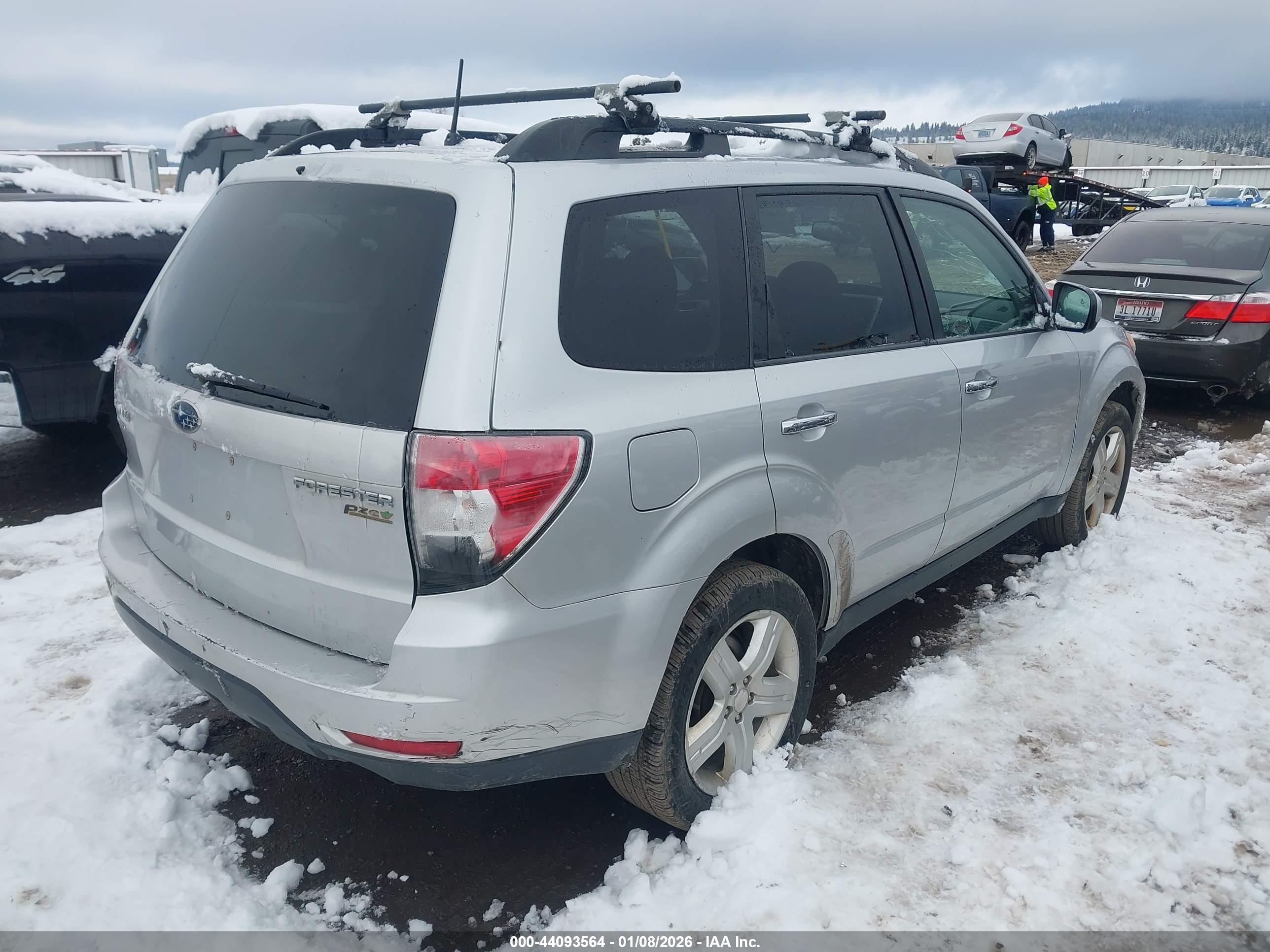 SUBARU FORESTER image 4