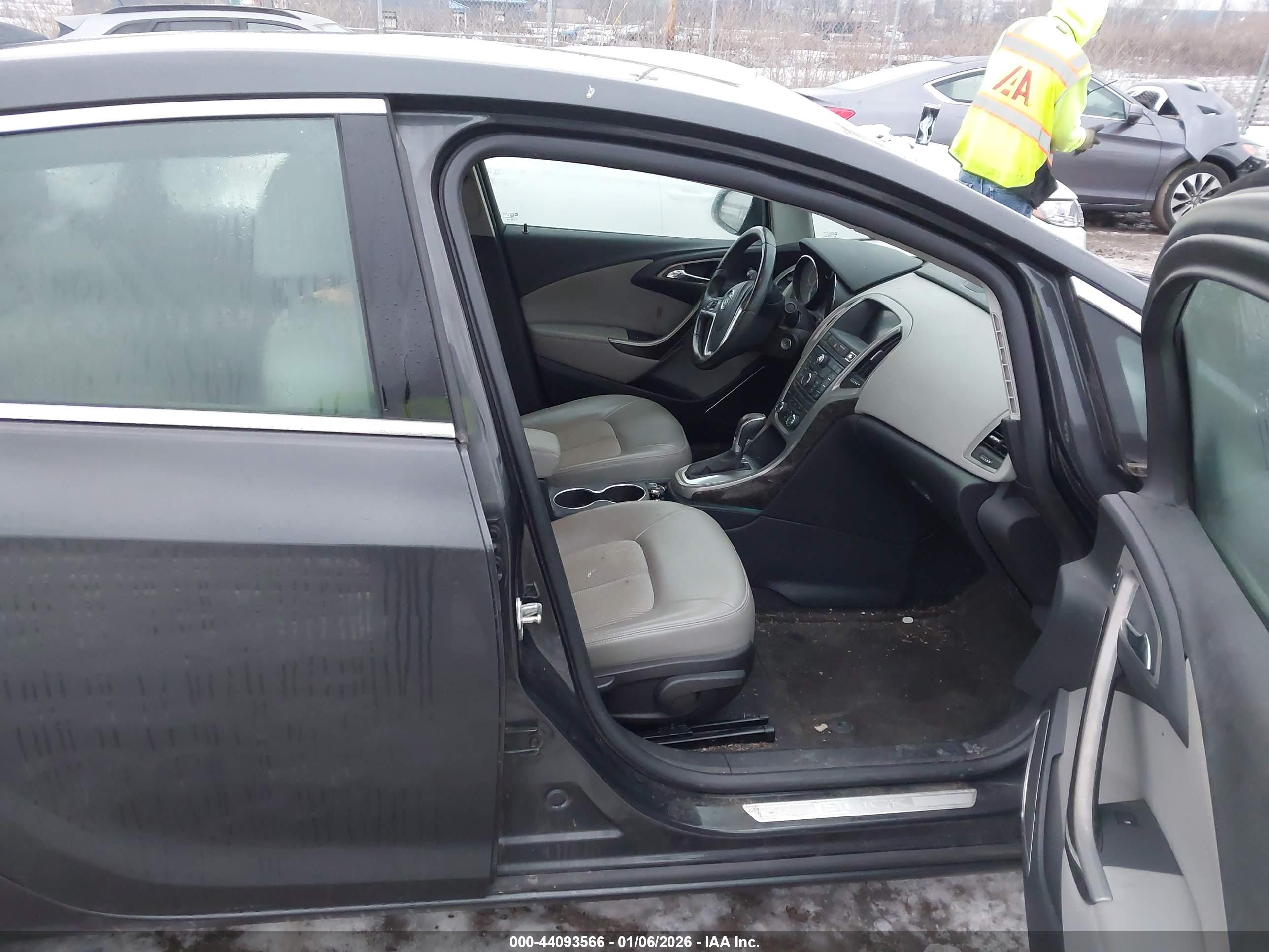 BUICK VERANO image 5