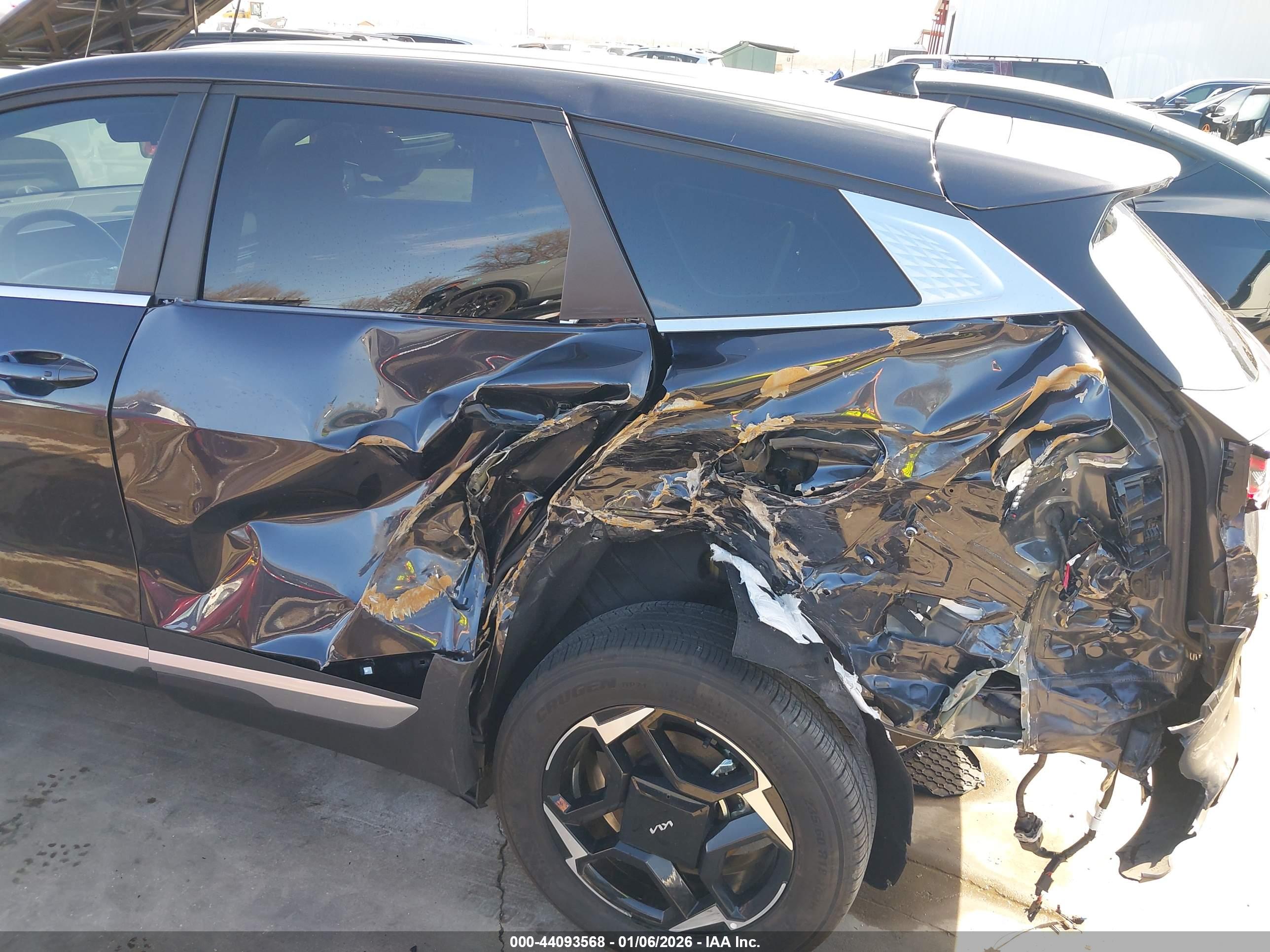 KIA SPORTAGE image 6