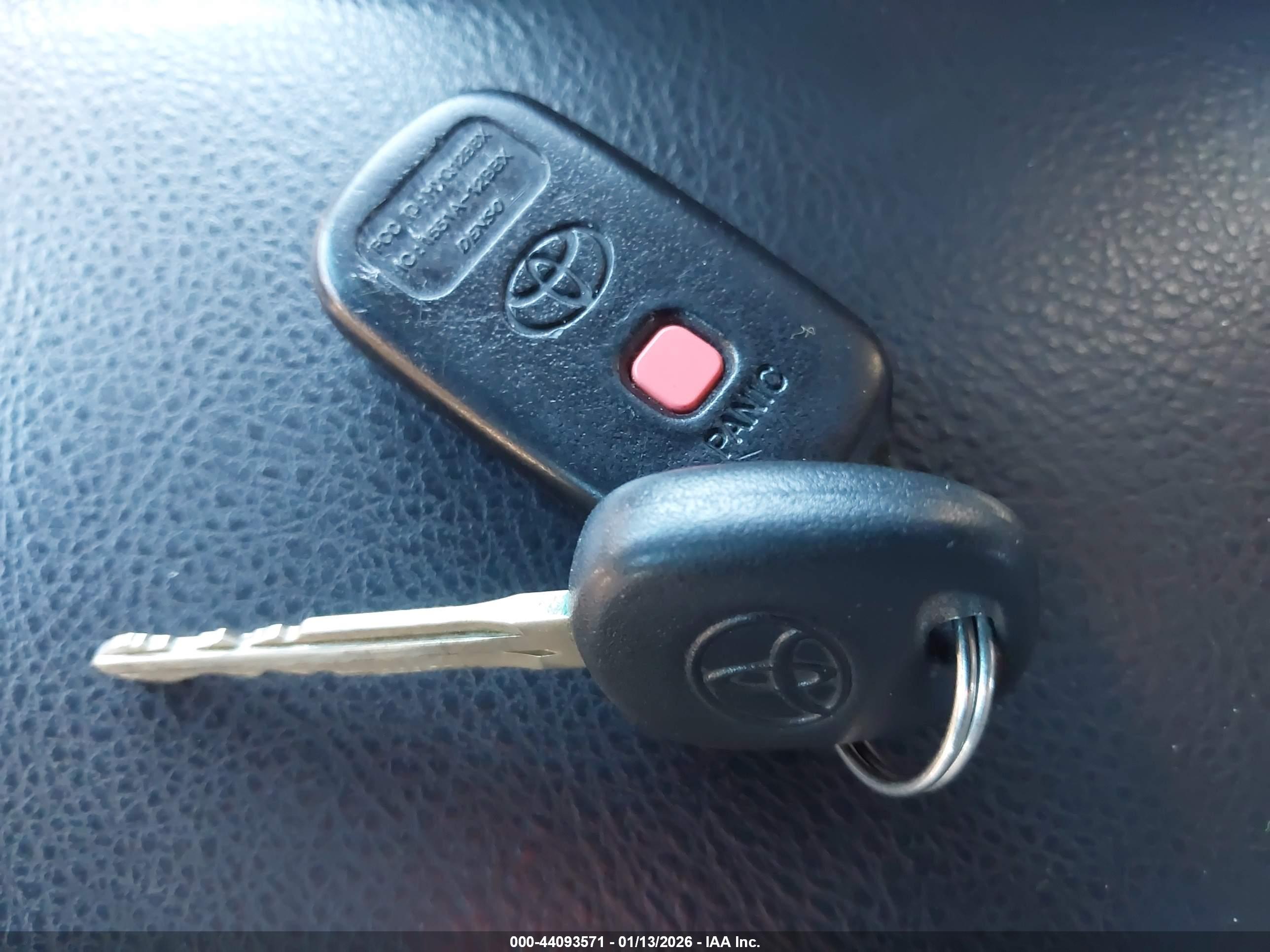 TOYOTA 4RUNNER image 11