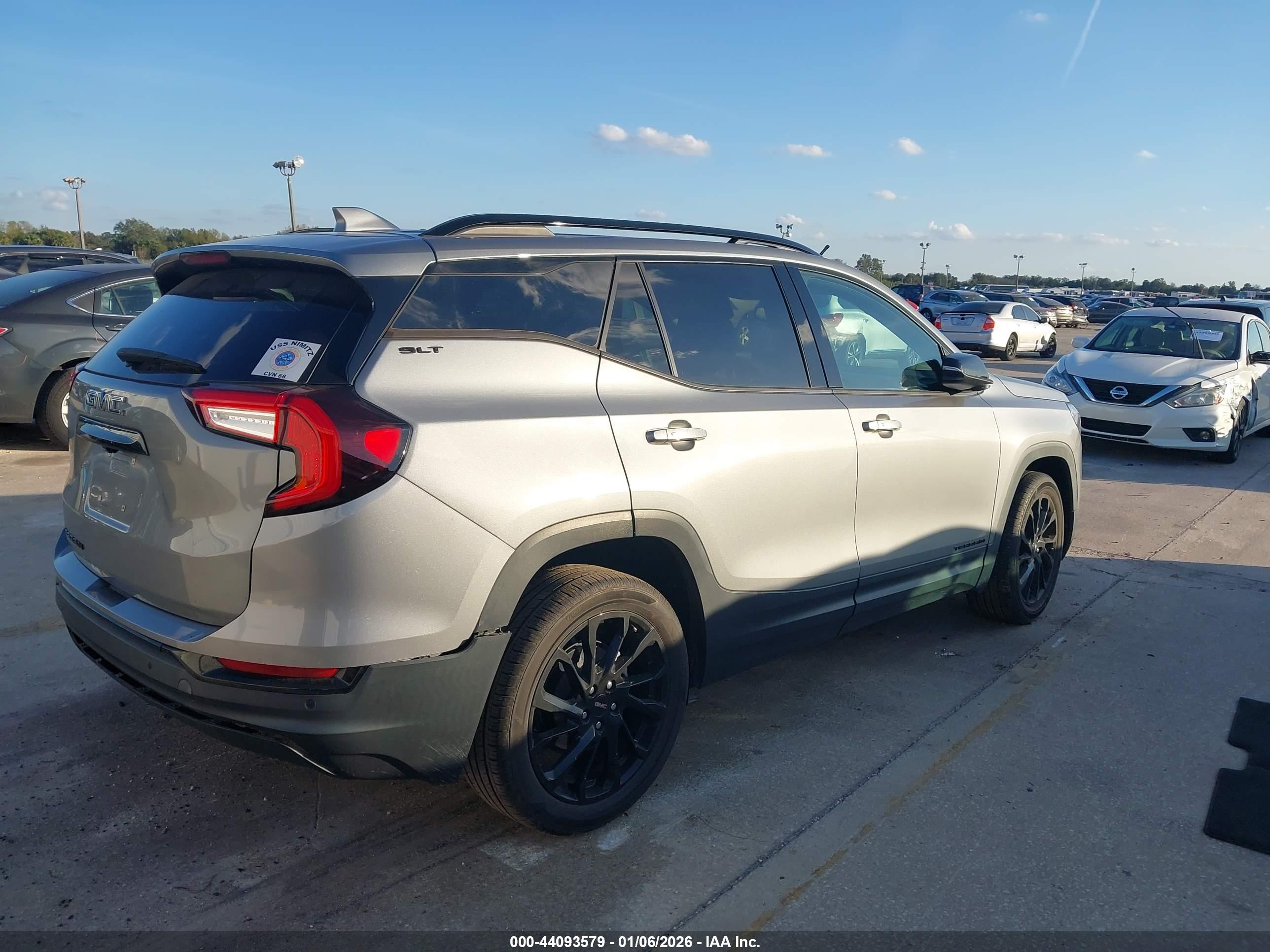 GMC TERRAIN image 4