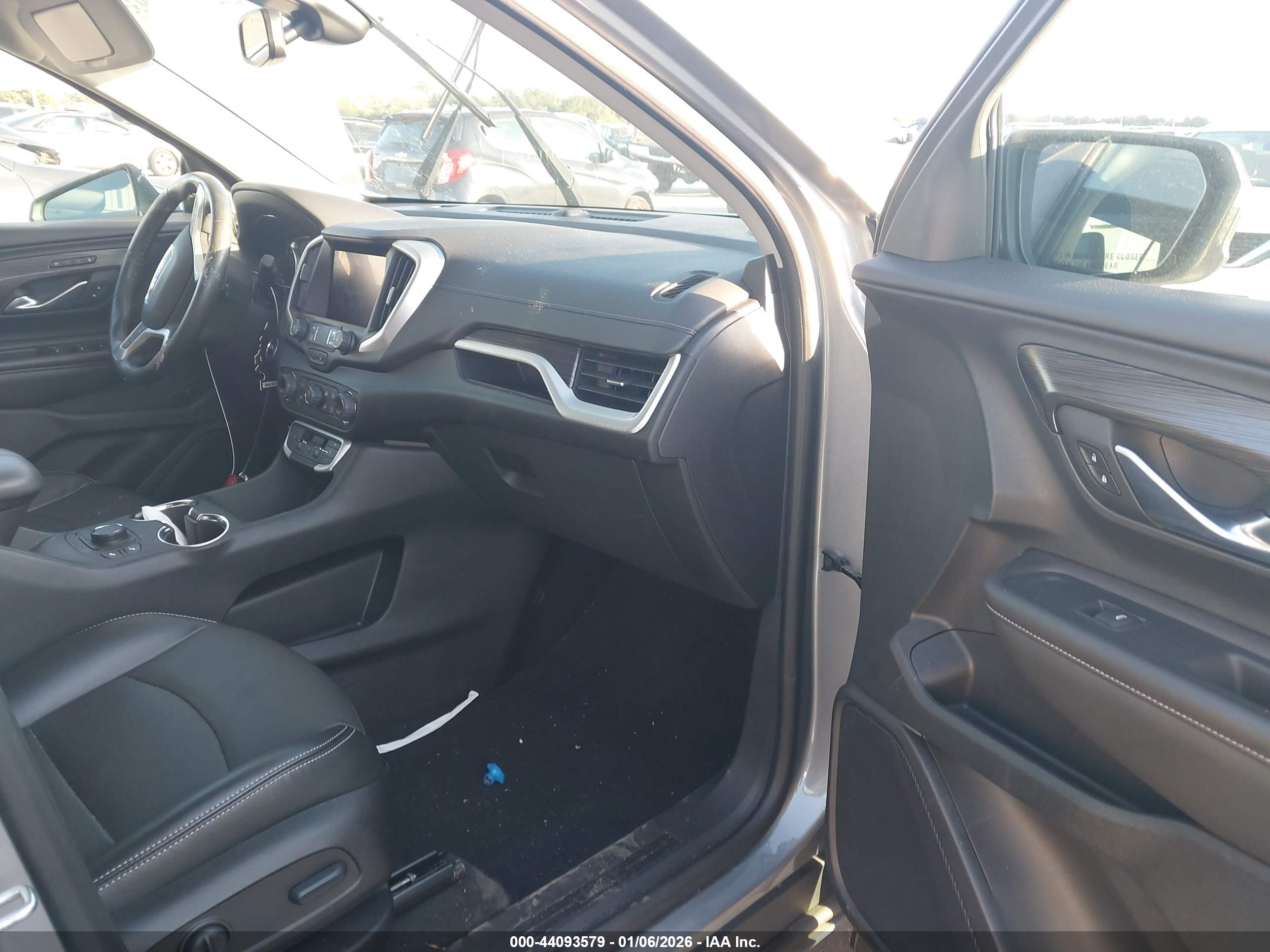 GMC TERRAIN image 5