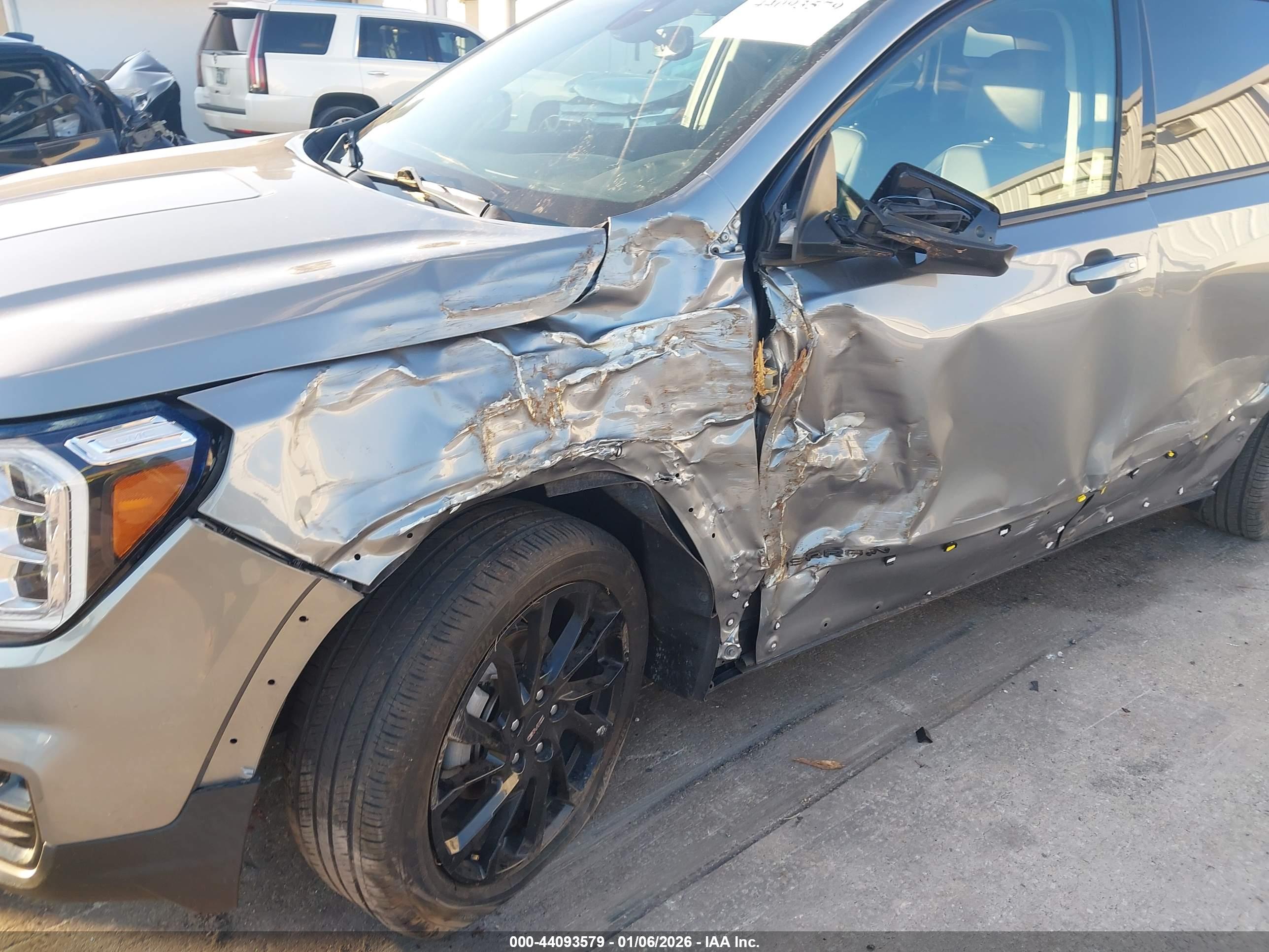 GMC TERRAIN image 6
