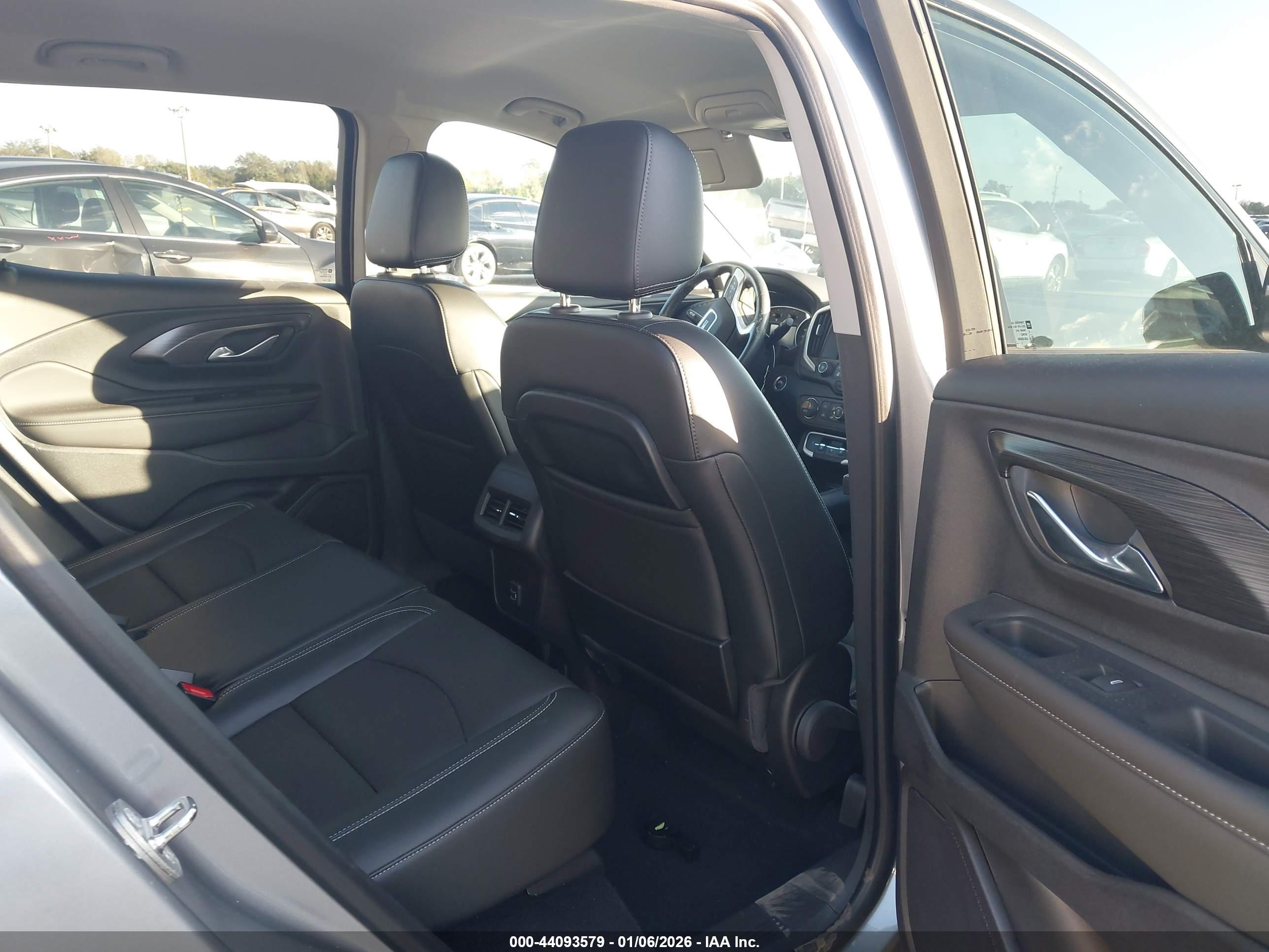 GMC TERRAIN image 8