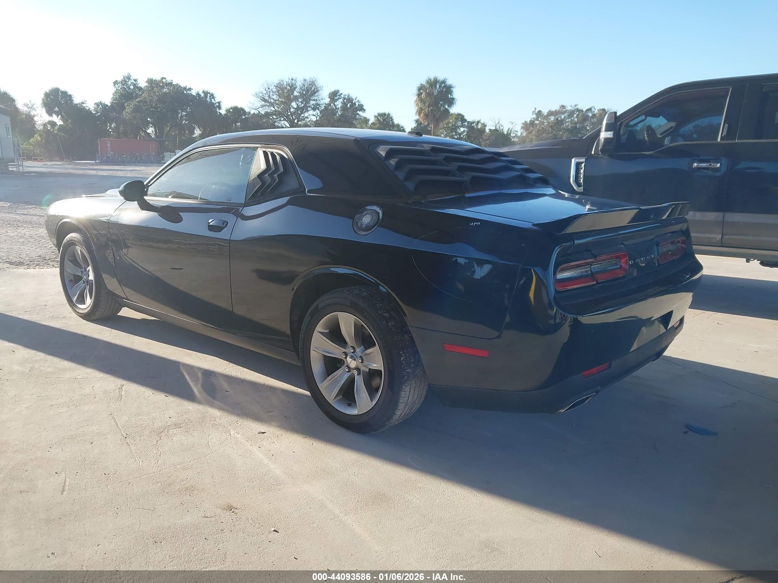 DODGE CHALLENGER image 3