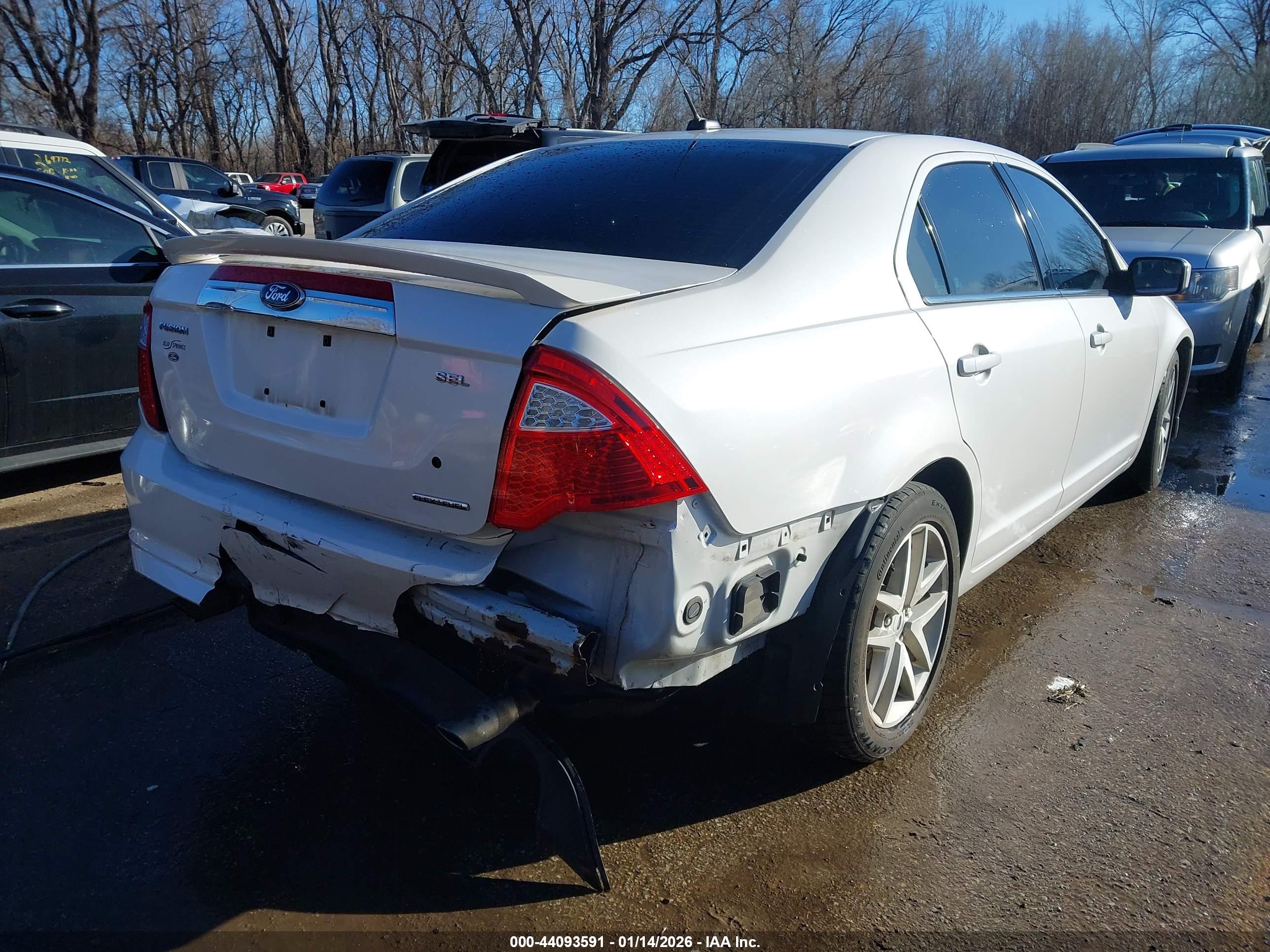 FORD FUSION image 4