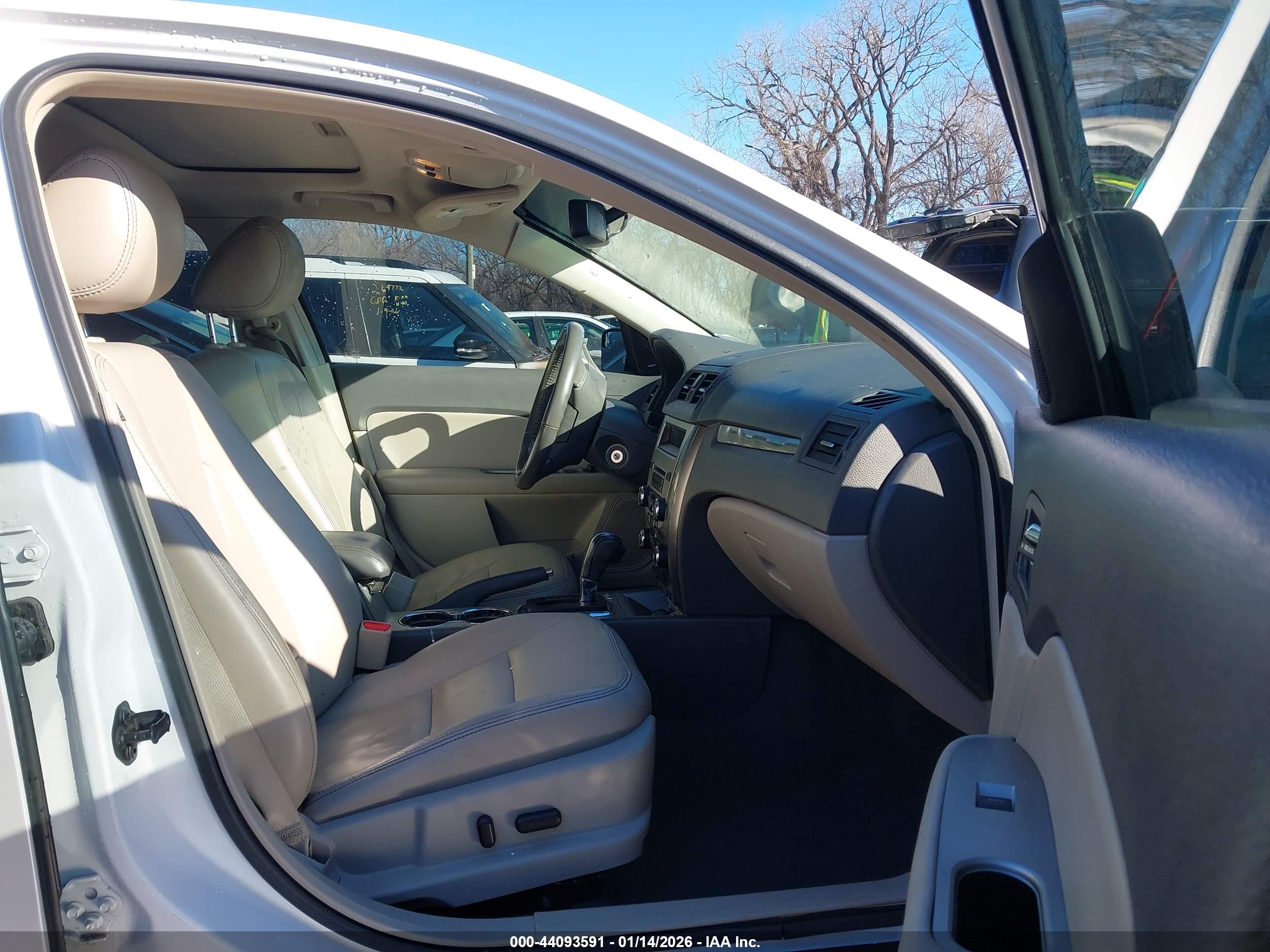 FORD FUSION image 5