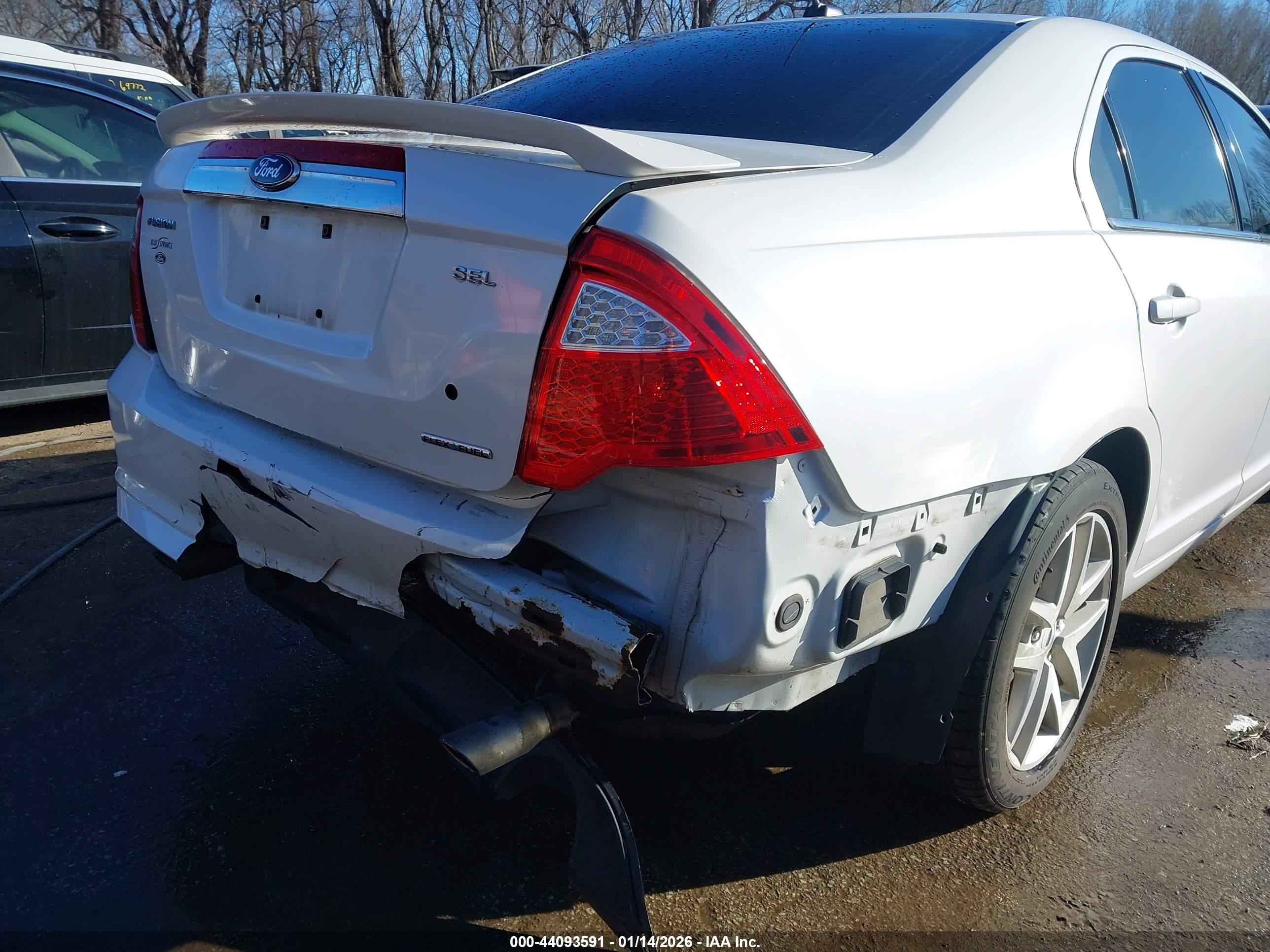 FORD FUSION image 6