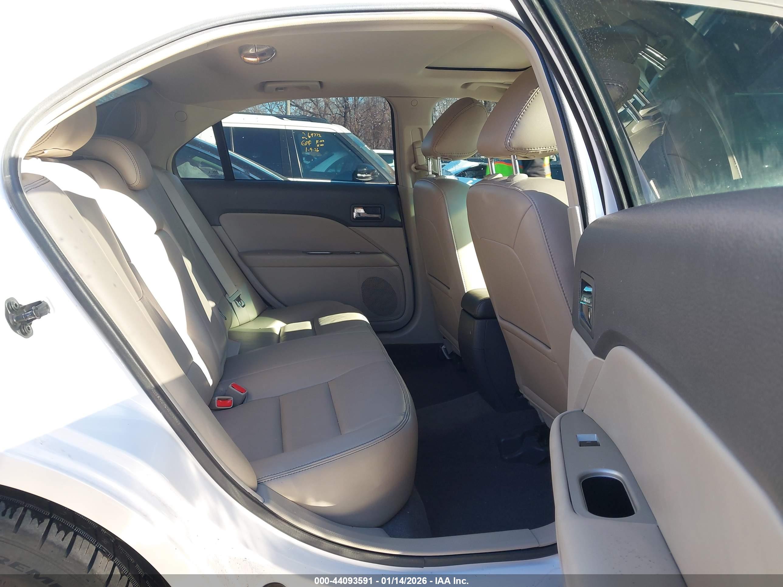 FORD FUSION image 8