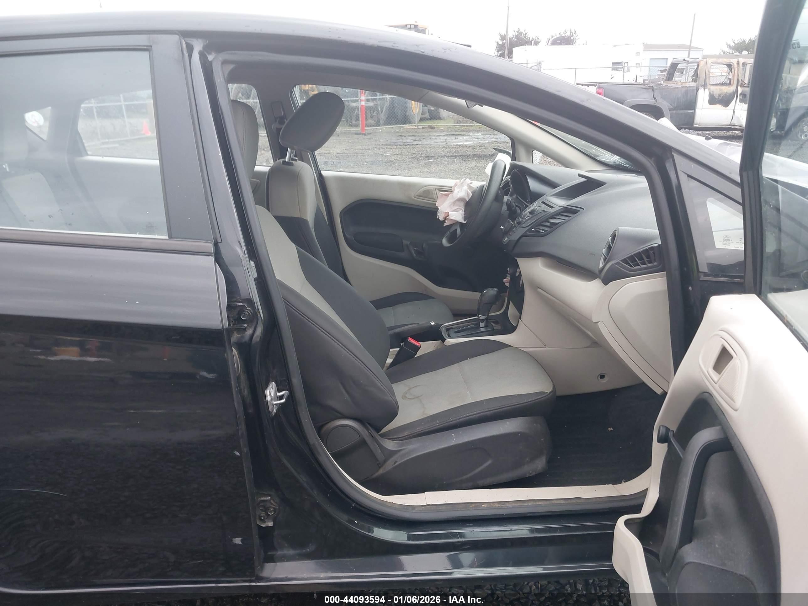 FORD FIESTA image 5