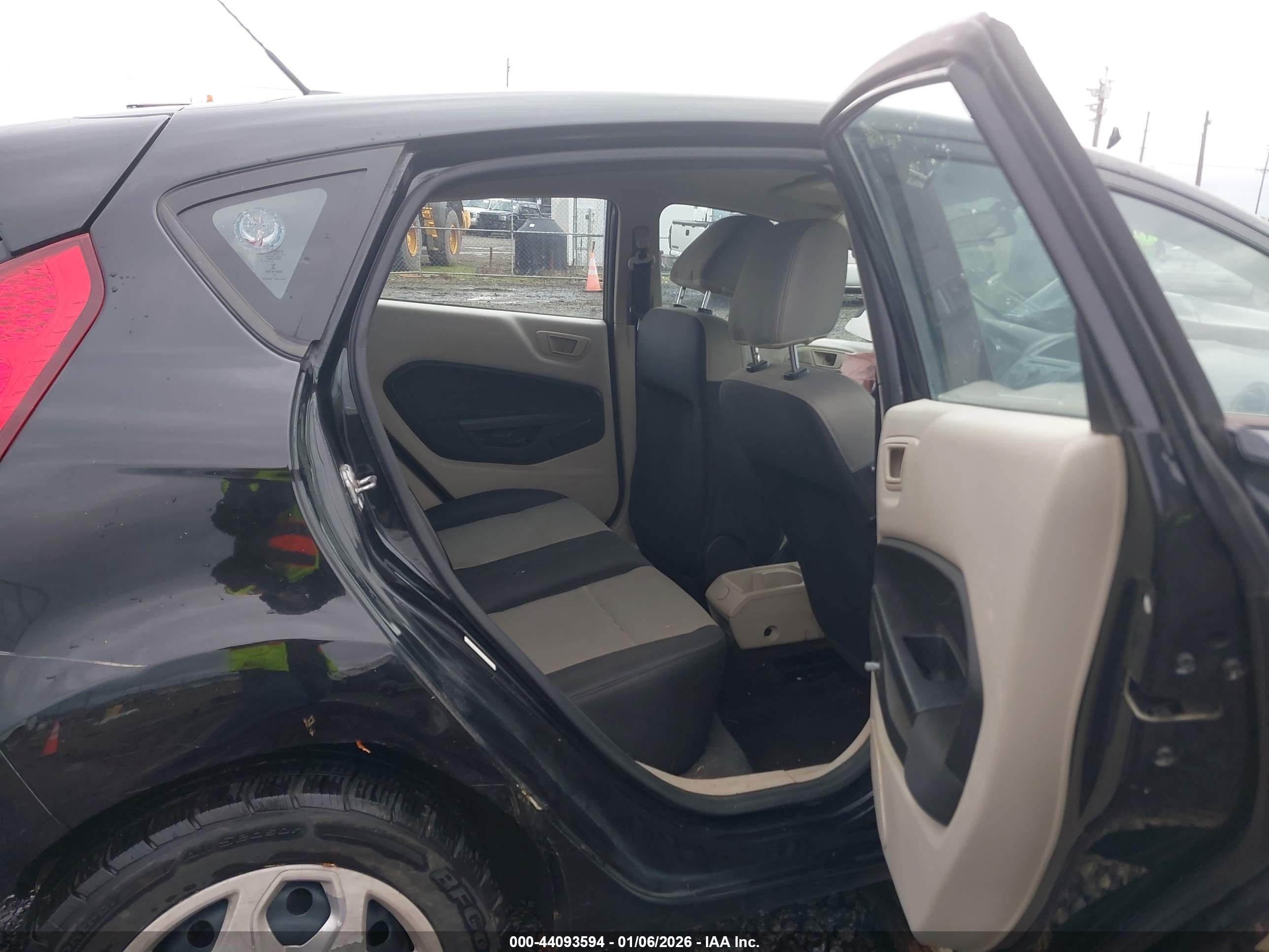 FORD FIESTA image 8