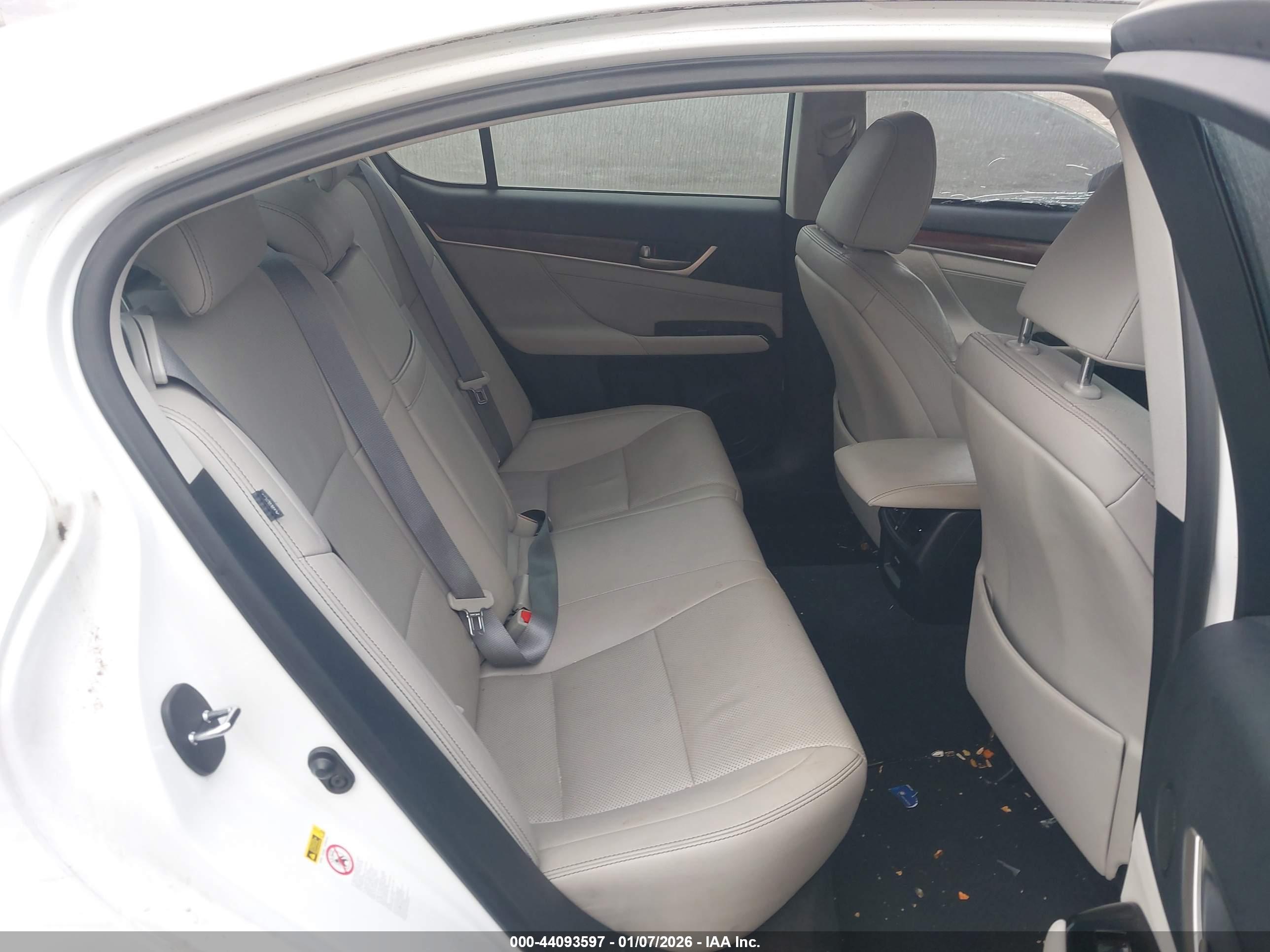 LEXUS GS image 8
