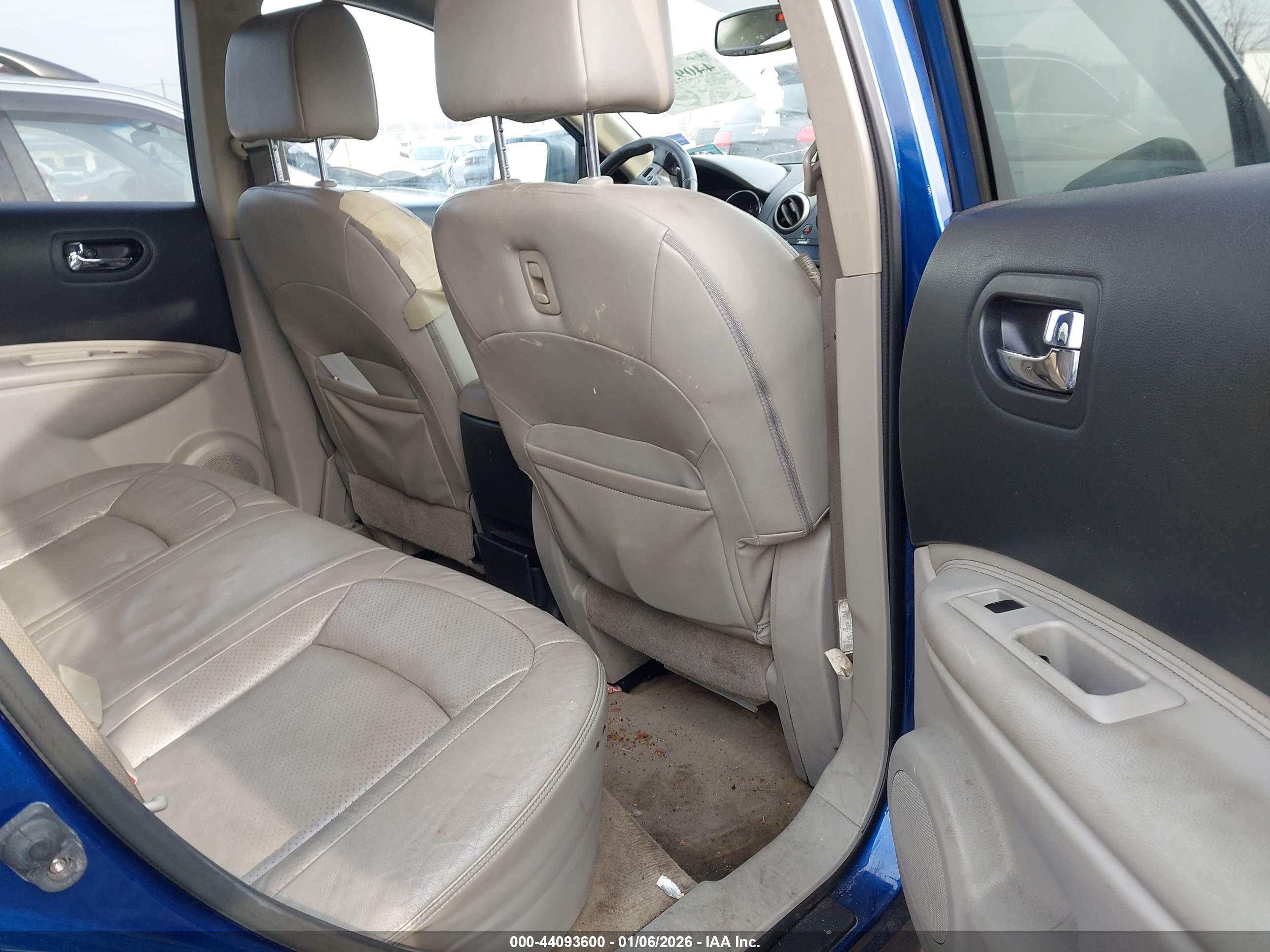 NISSAN ROGUE image 8
