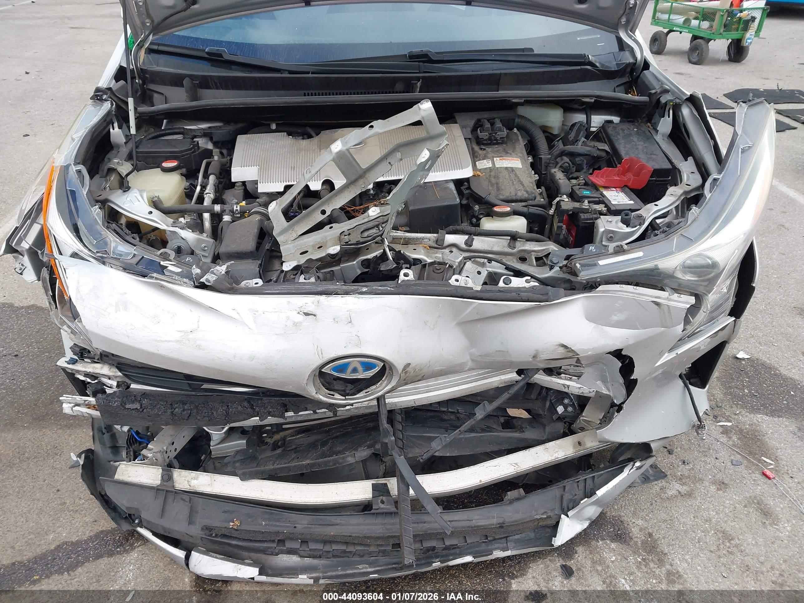TOYOTA PRIUS image 10