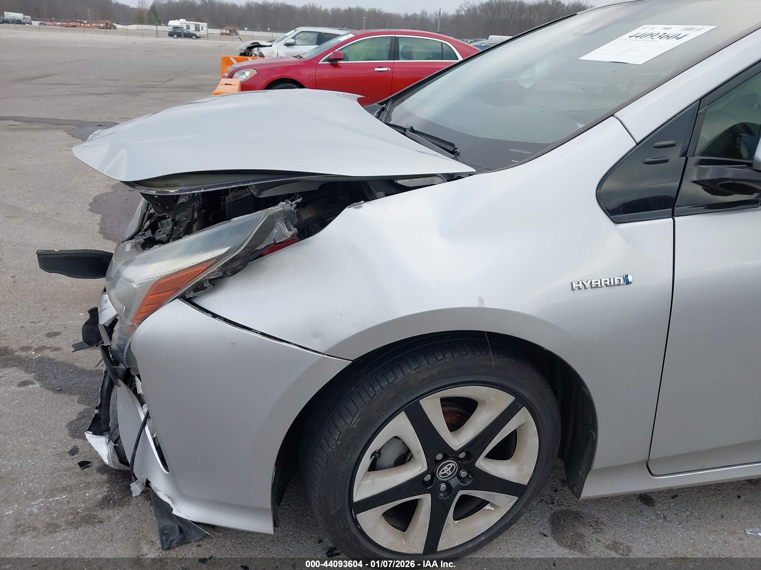 TOYOTA PRIUS image 6