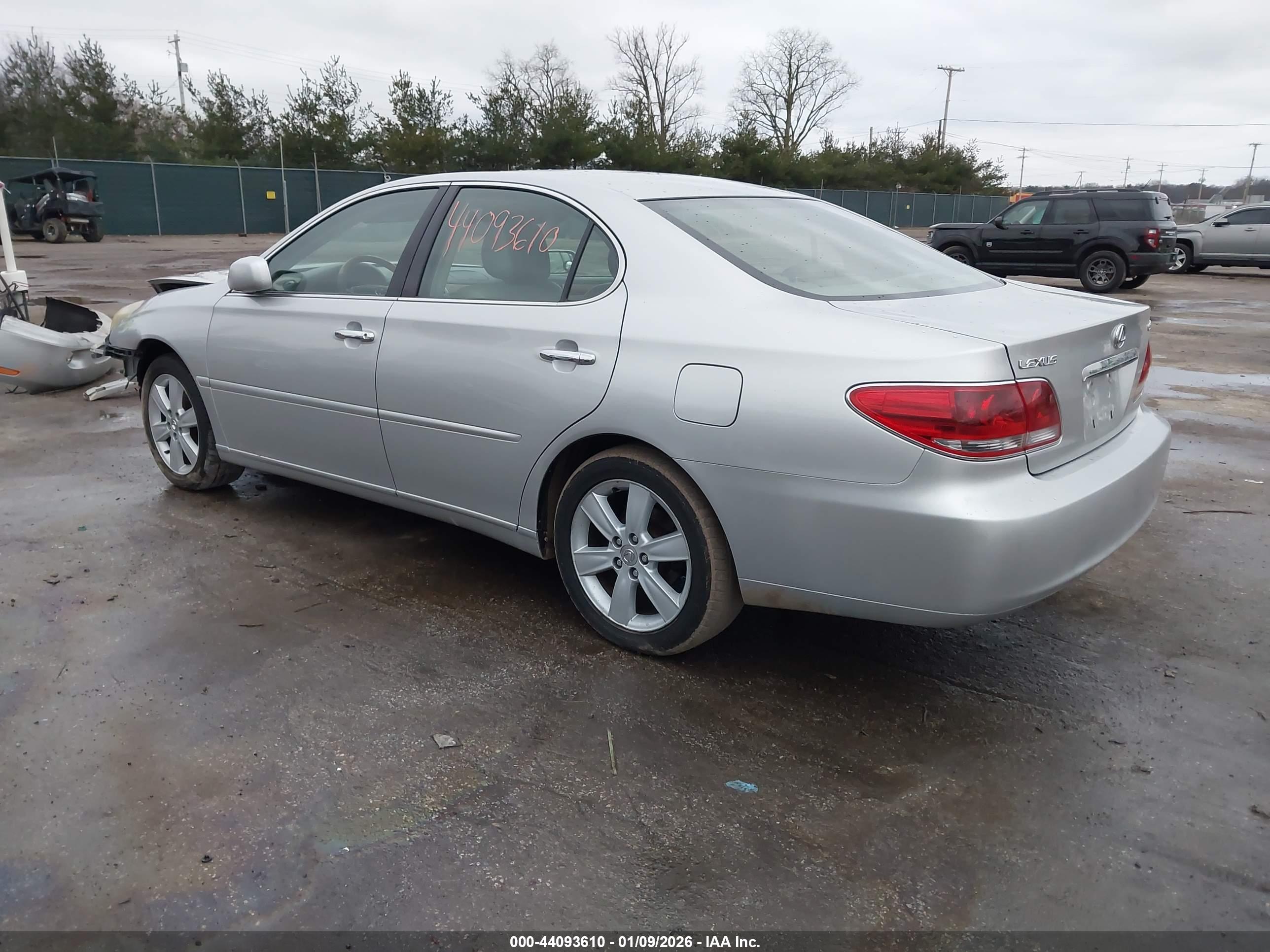 LEXUS ES image 3