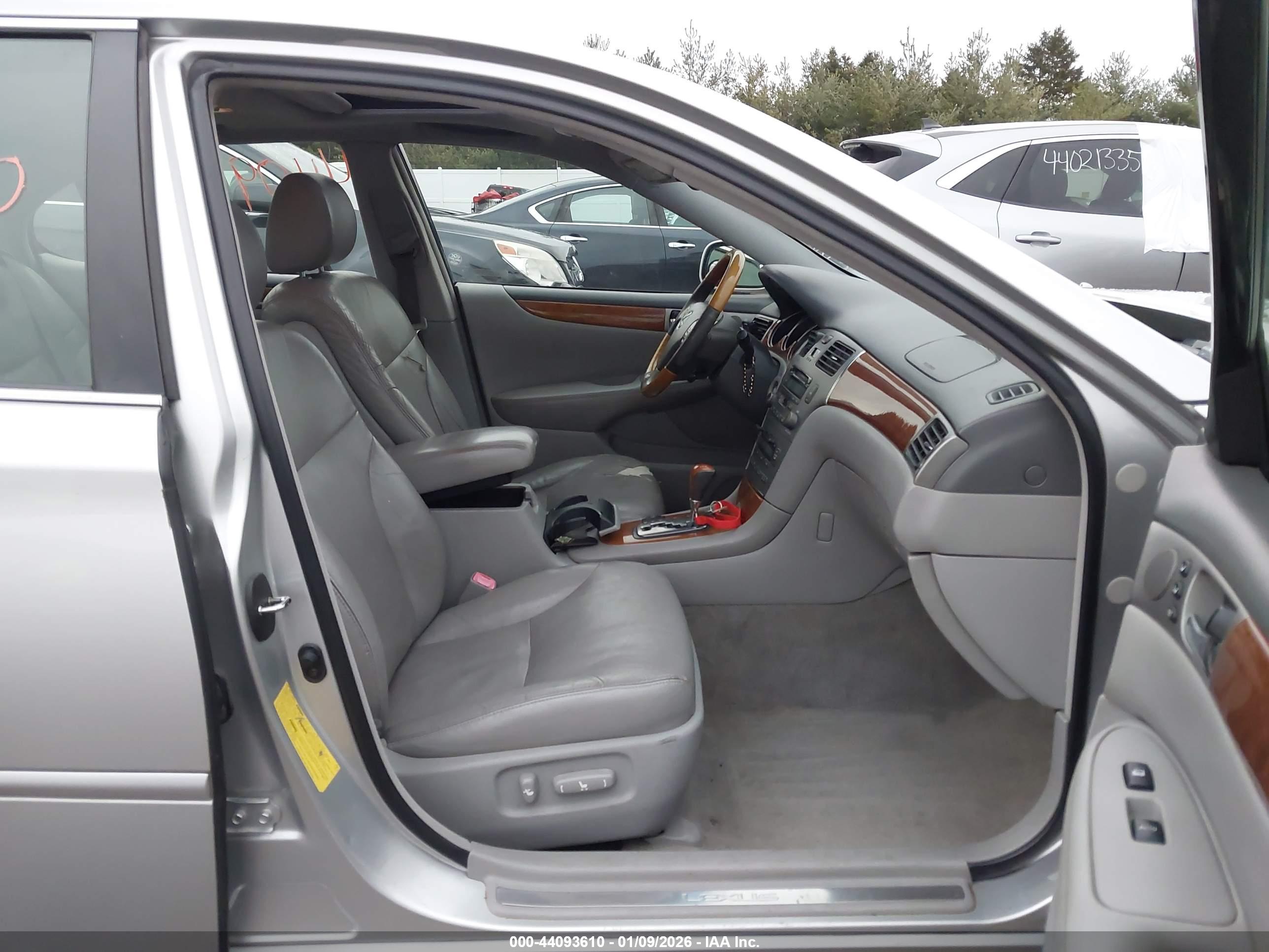 LEXUS ES image 5