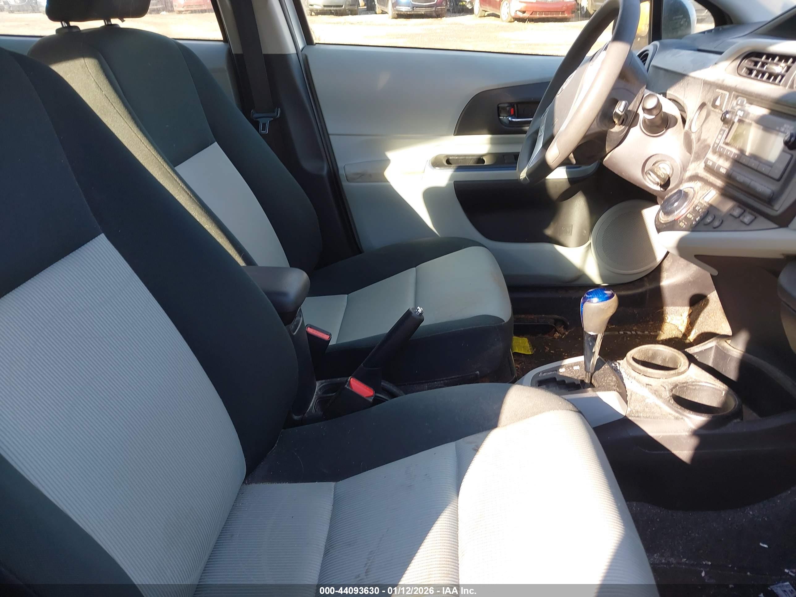 TOYOTA PRIUS image 5