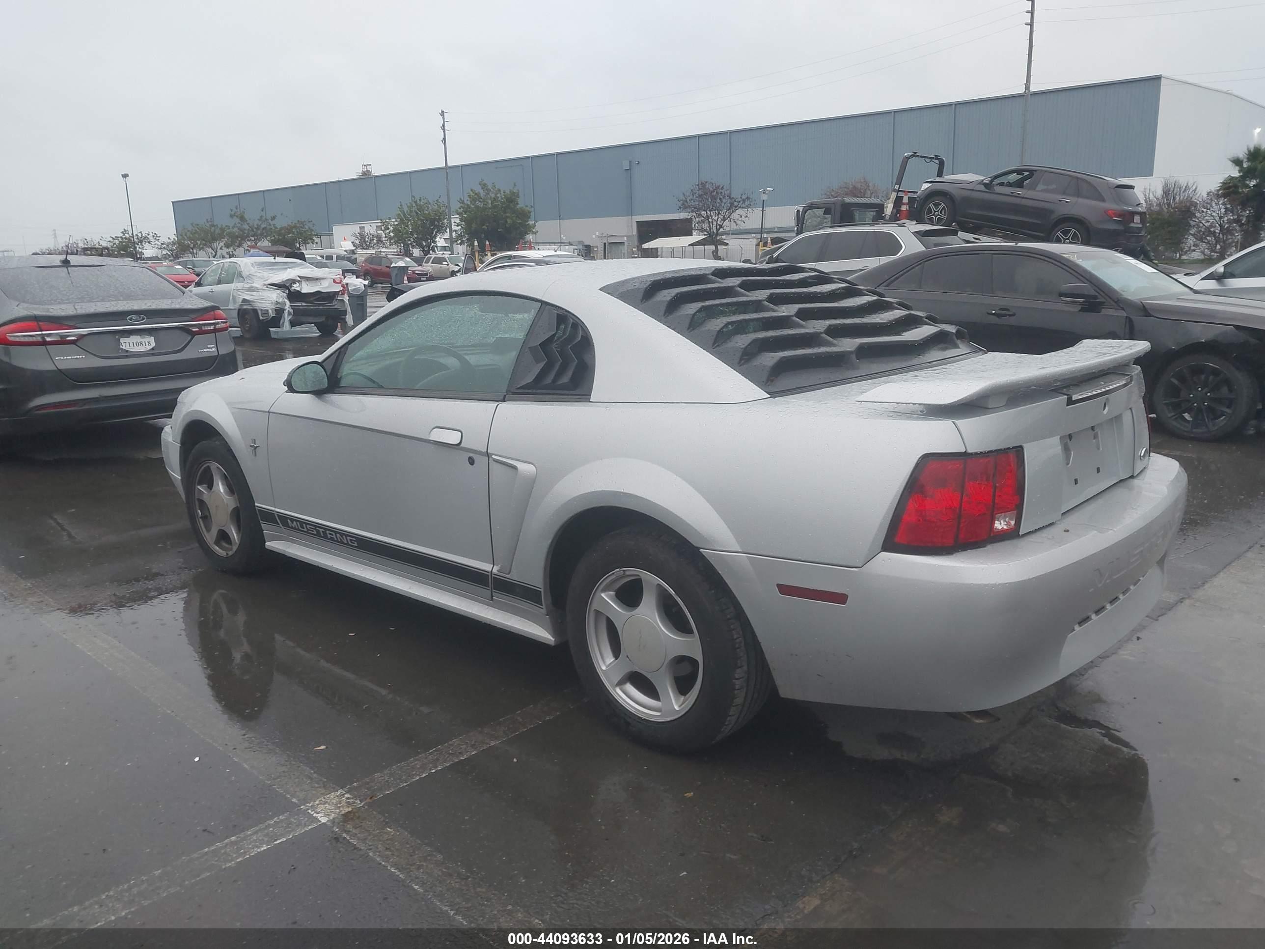 FORD MUSTANG image 3