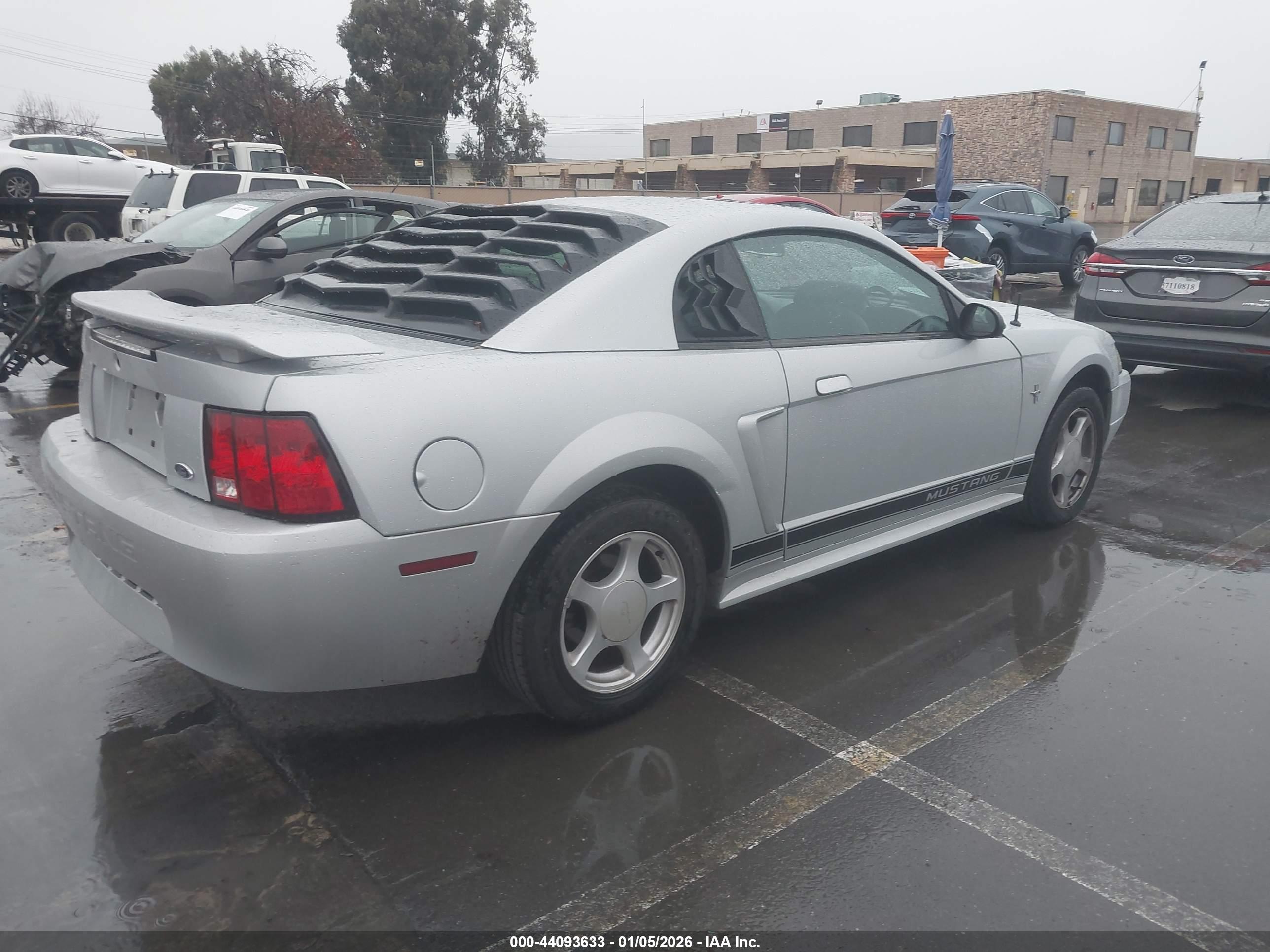 FORD MUSTANG image 4