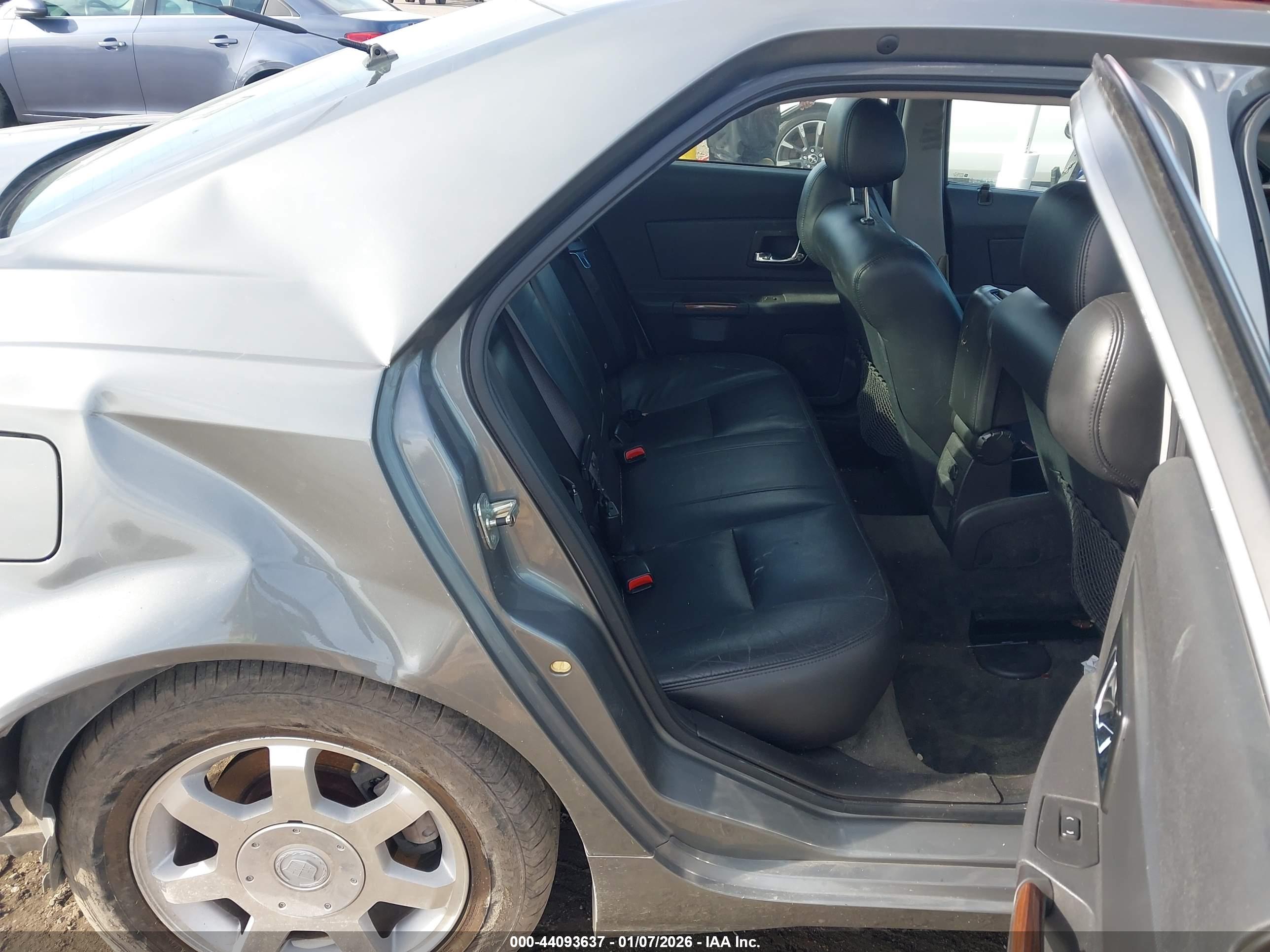 CADILLAC CTS image 8