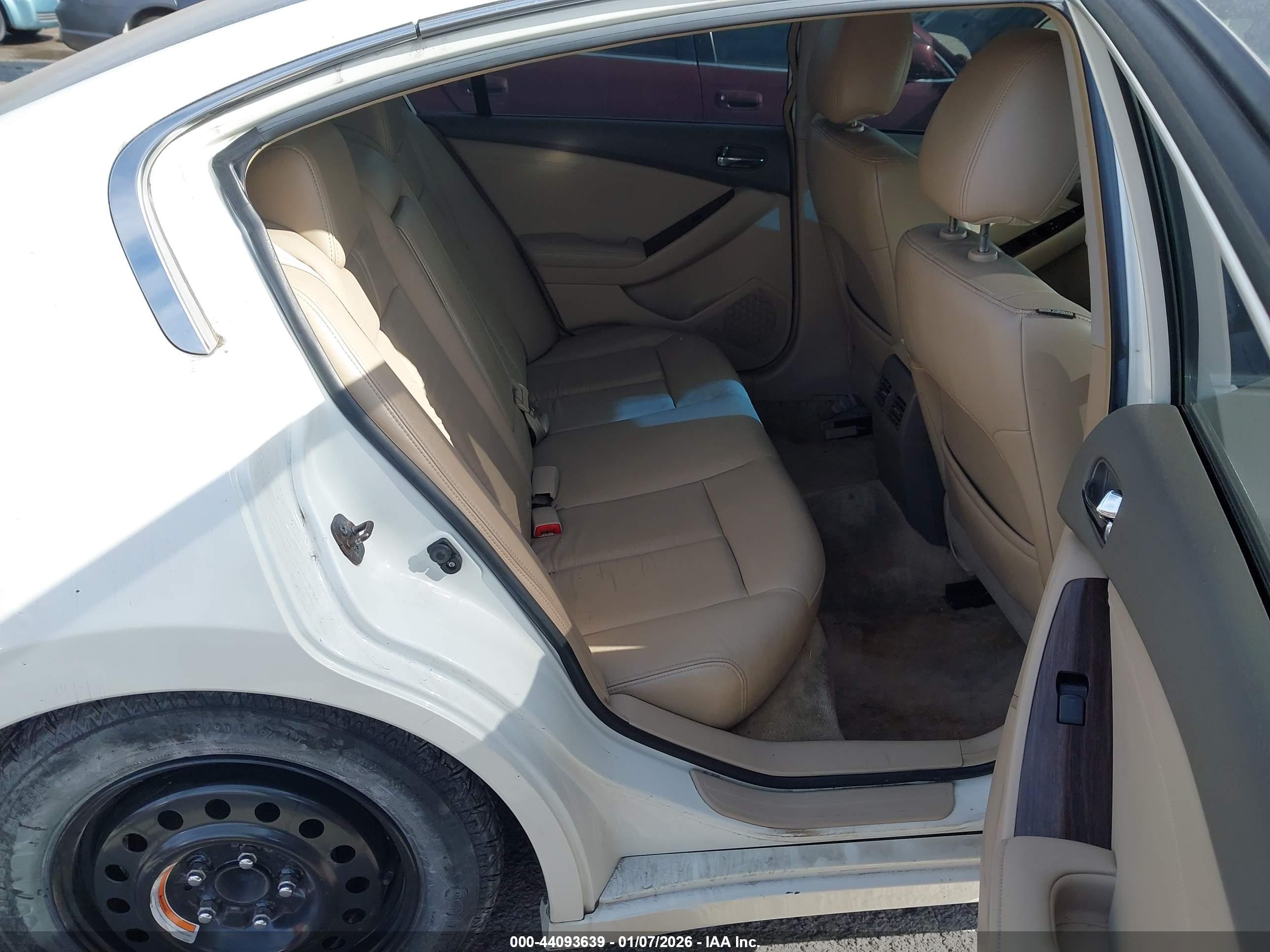 NISSAN ALTIMA image 8
