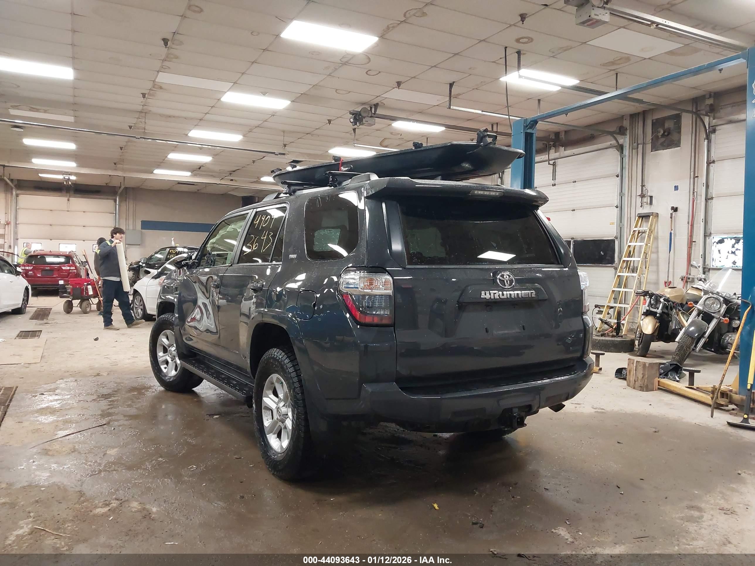 TOYOTA 4RUNNER image 3