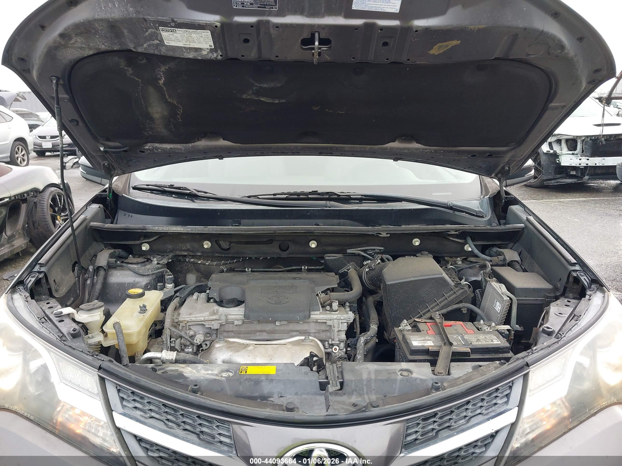 TOYOTA RAV4 image 10