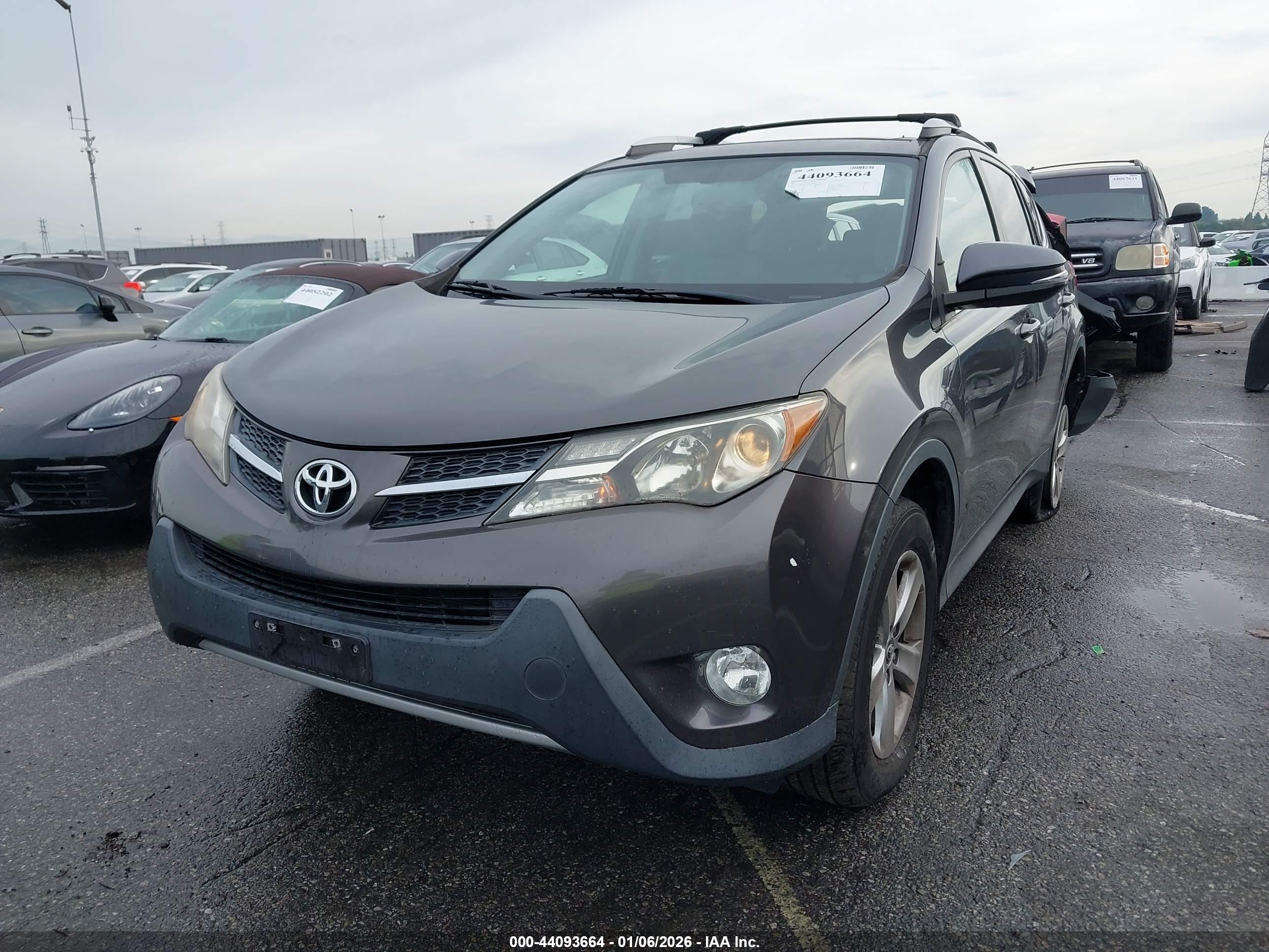 TOYOTA RAV4 image 2