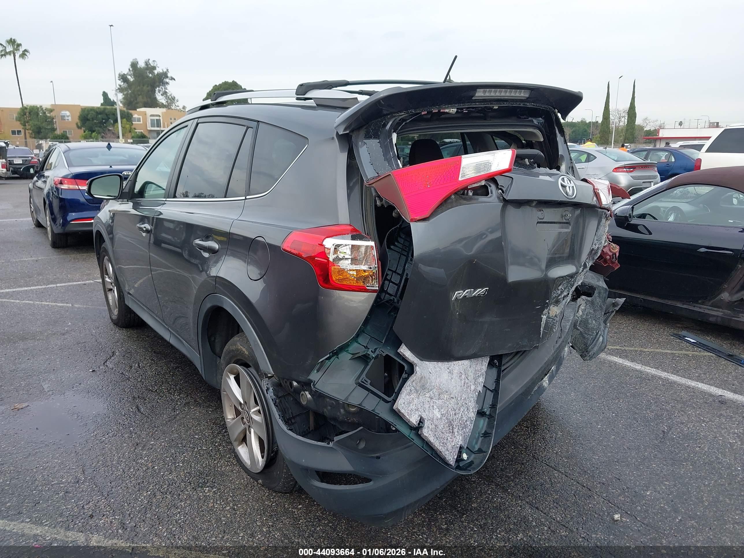 TOYOTA RAV4 image 3