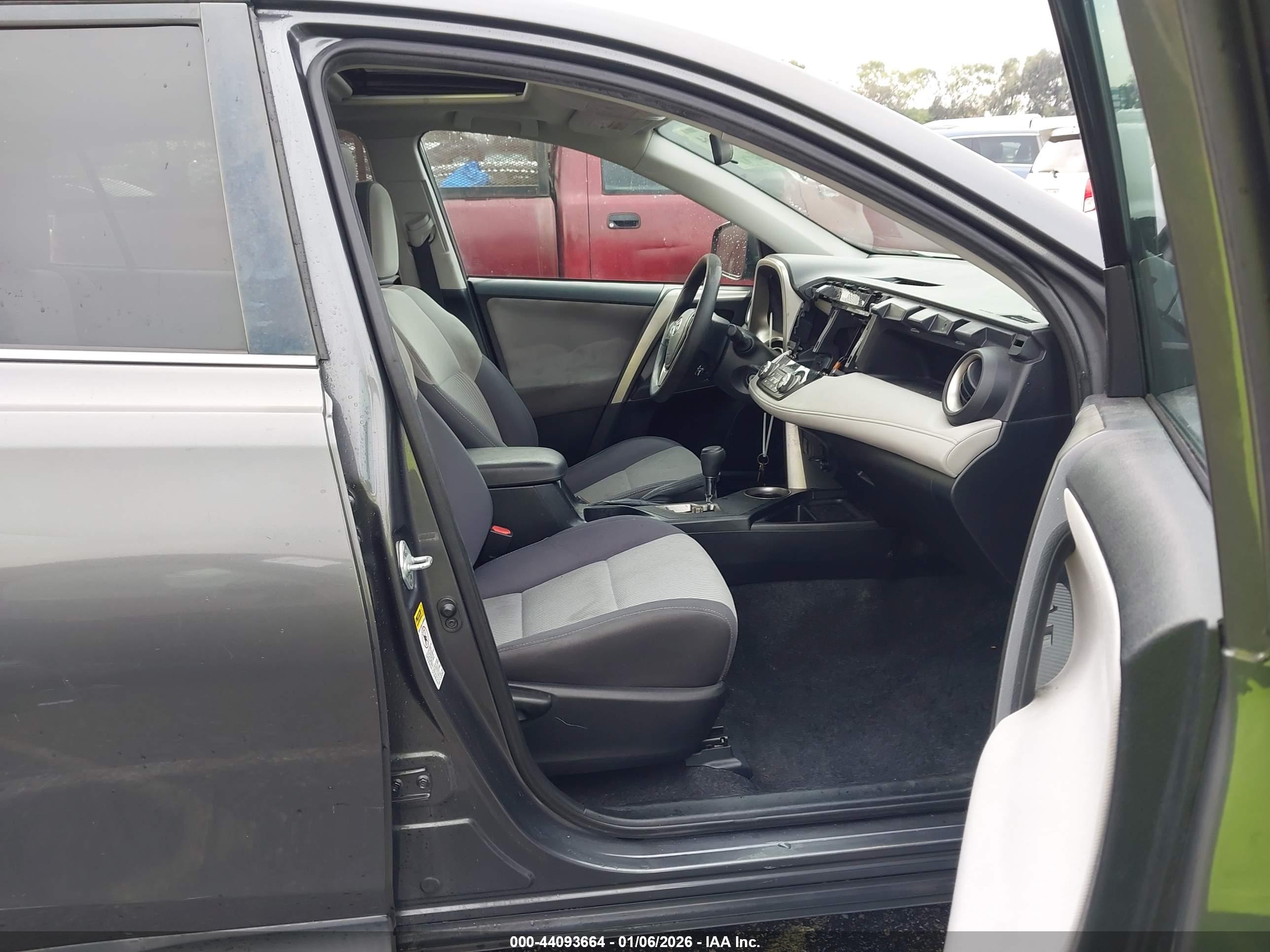 TOYOTA RAV4 image 5