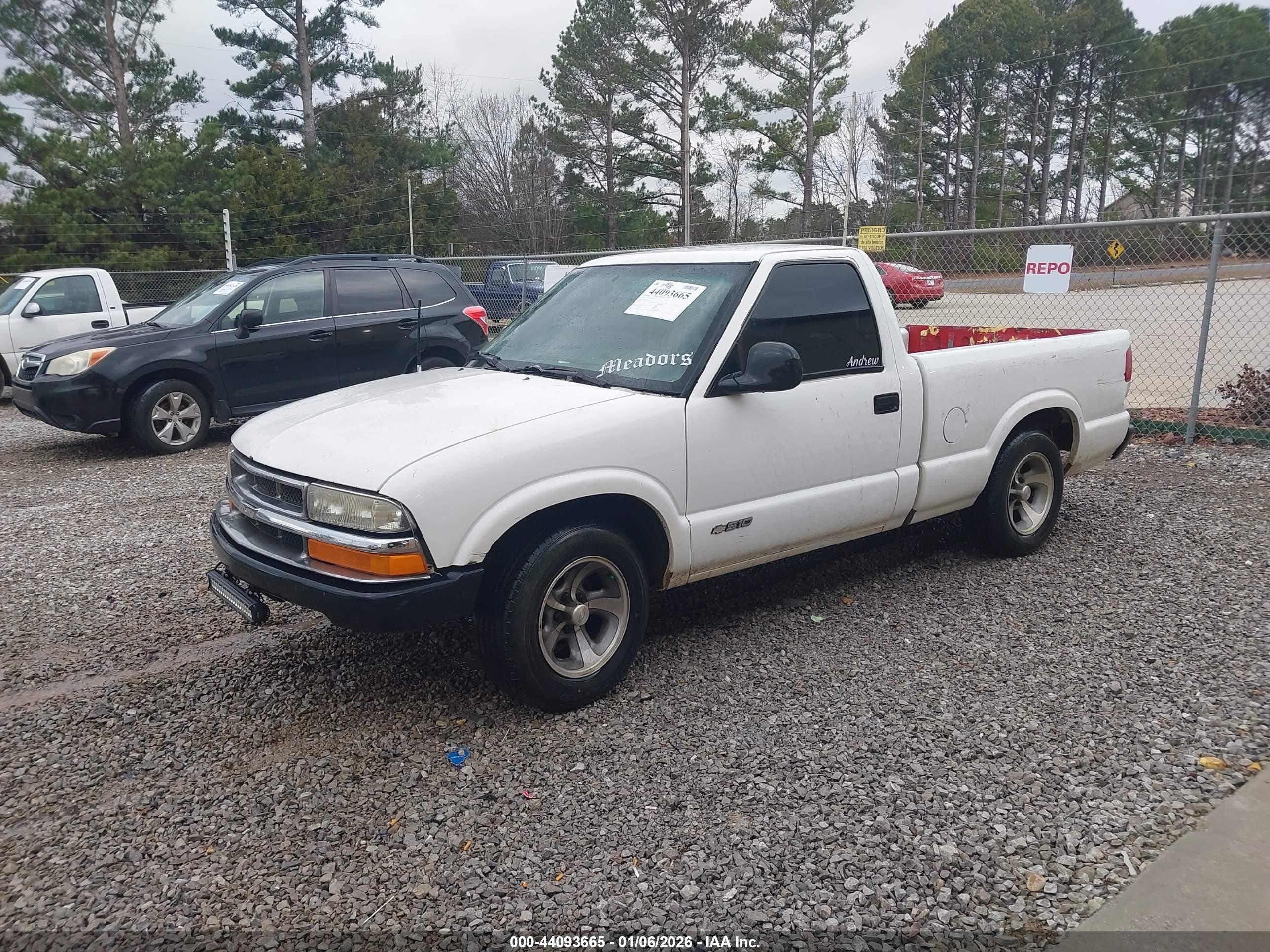 CHEVROLET S-10 image 2